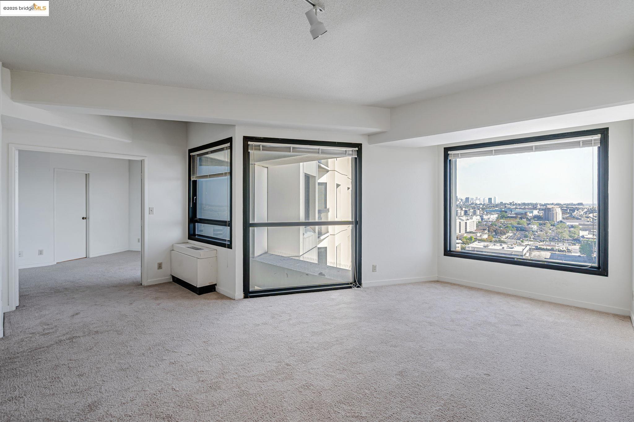 Photo #4: 41099382 Listing: Photo #4