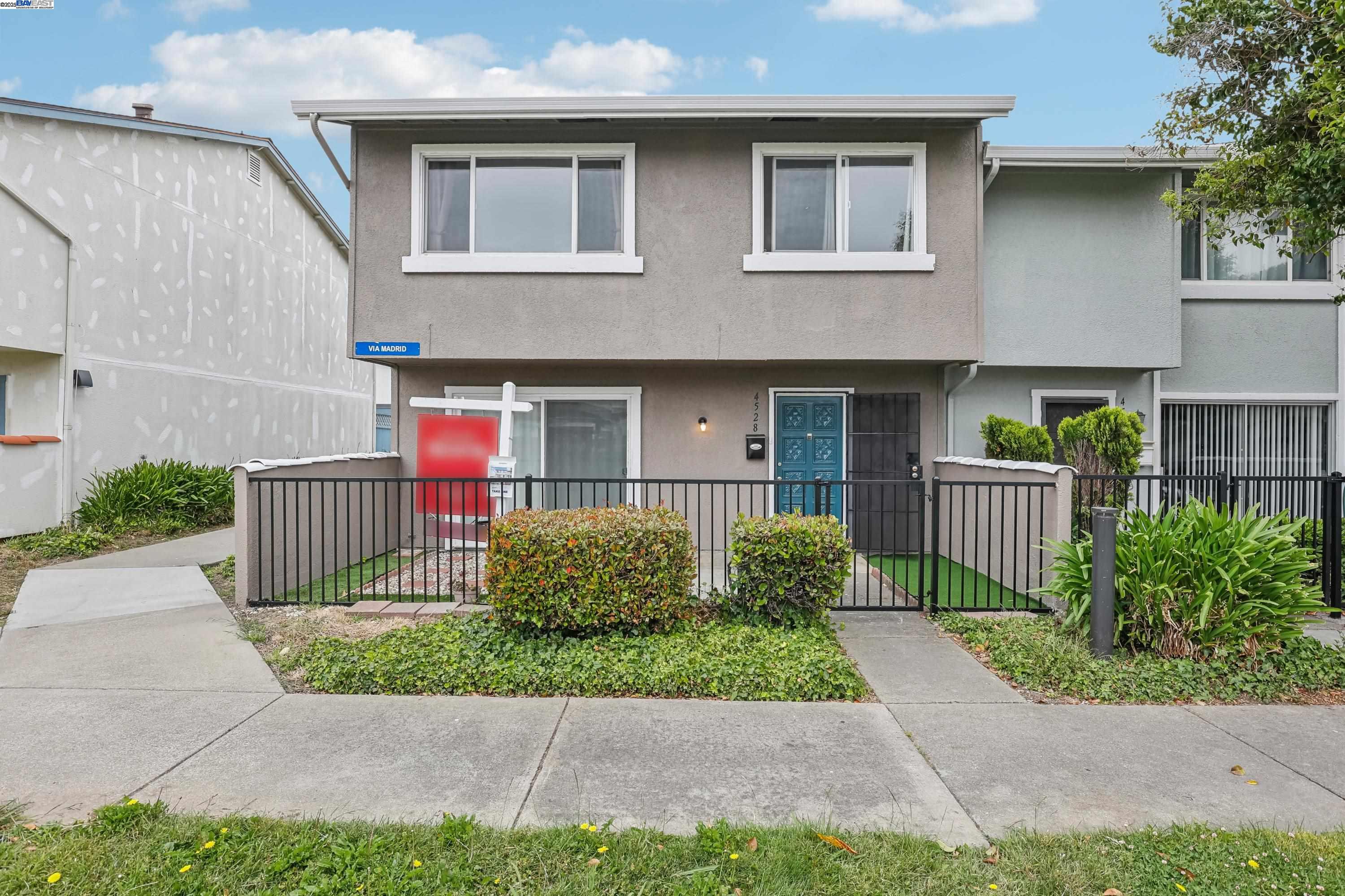 More Details about MLS # 41099406 : 4528 VIA MADRID
