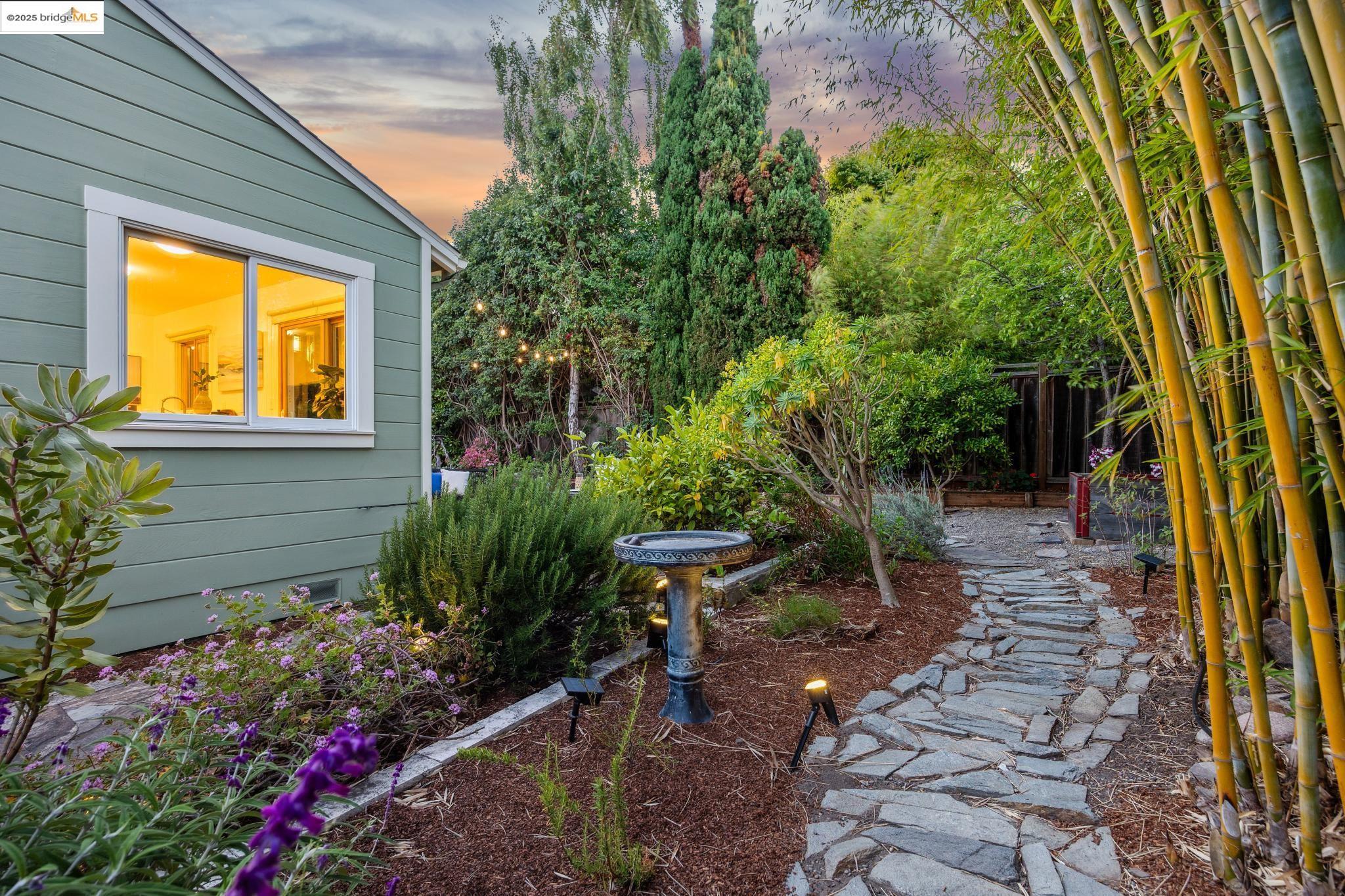 Detail Gallery Image 27 of 48 For 2335 10th St, Berkeley,  CA 94710 - 2 Beds | 1 Baths