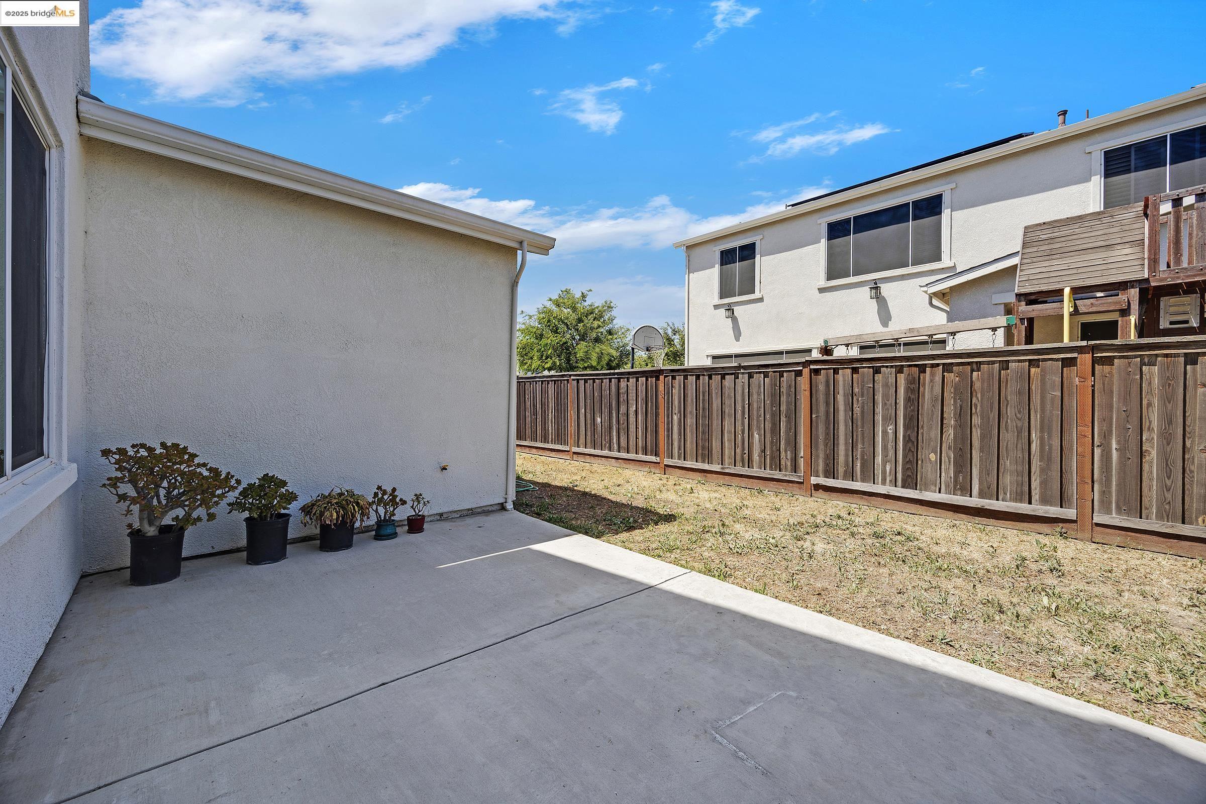 Detail Gallery Image 20 of 38 For 18499 Lewiston Dr, Lathrop,  CA 95330-8433 - 4 Beds | 3/1 Baths