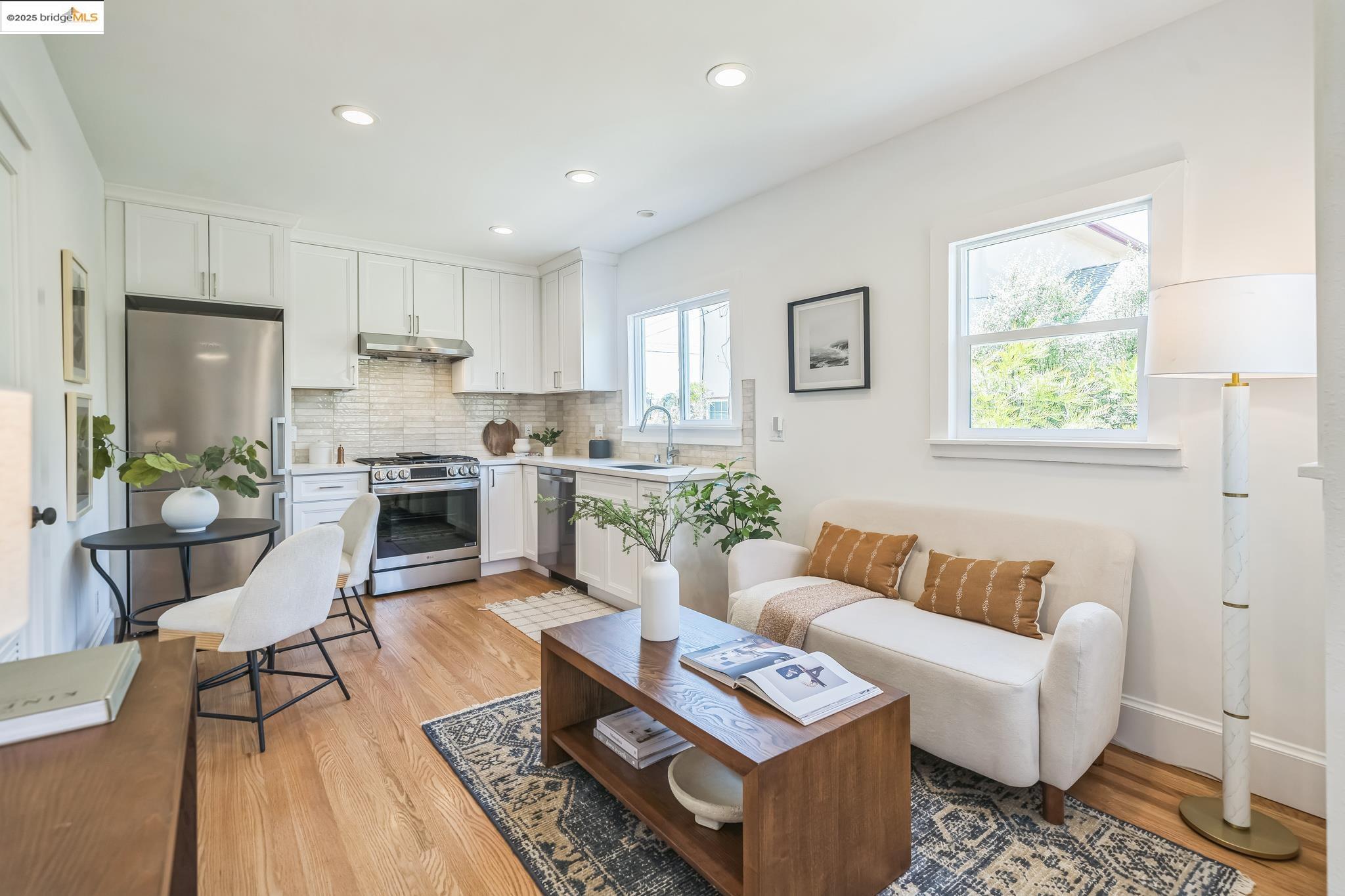 Detail Gallery Image 1 of 18 For 1515b Derby St, Berkeley,  CA 94703 - 2 Beds | 1 Baths