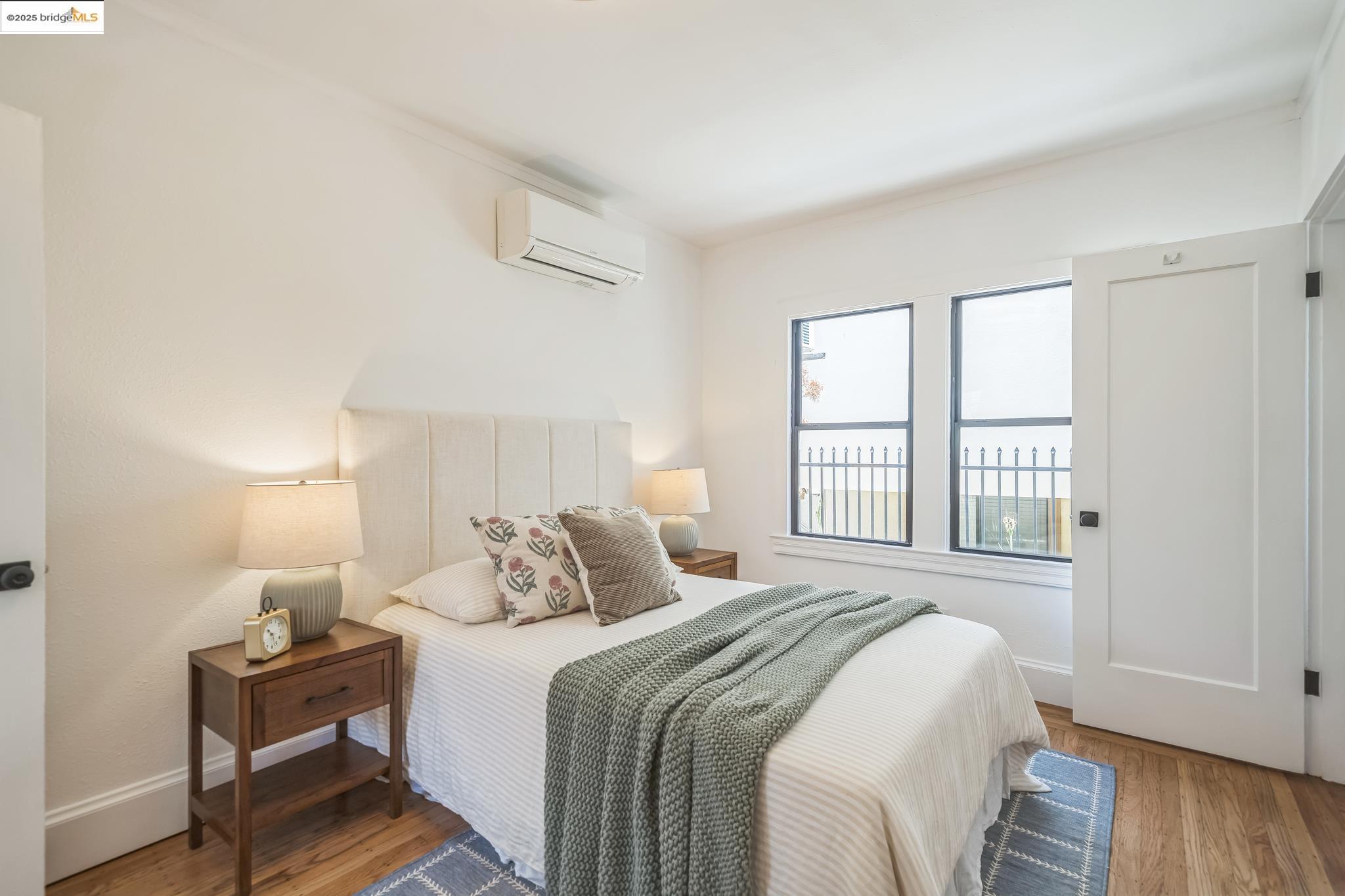 Detail Gallery Image 11 of 18 For 1515b Derby St, Berkeley,  CA 94703 - 2 Beds | 1 Baths