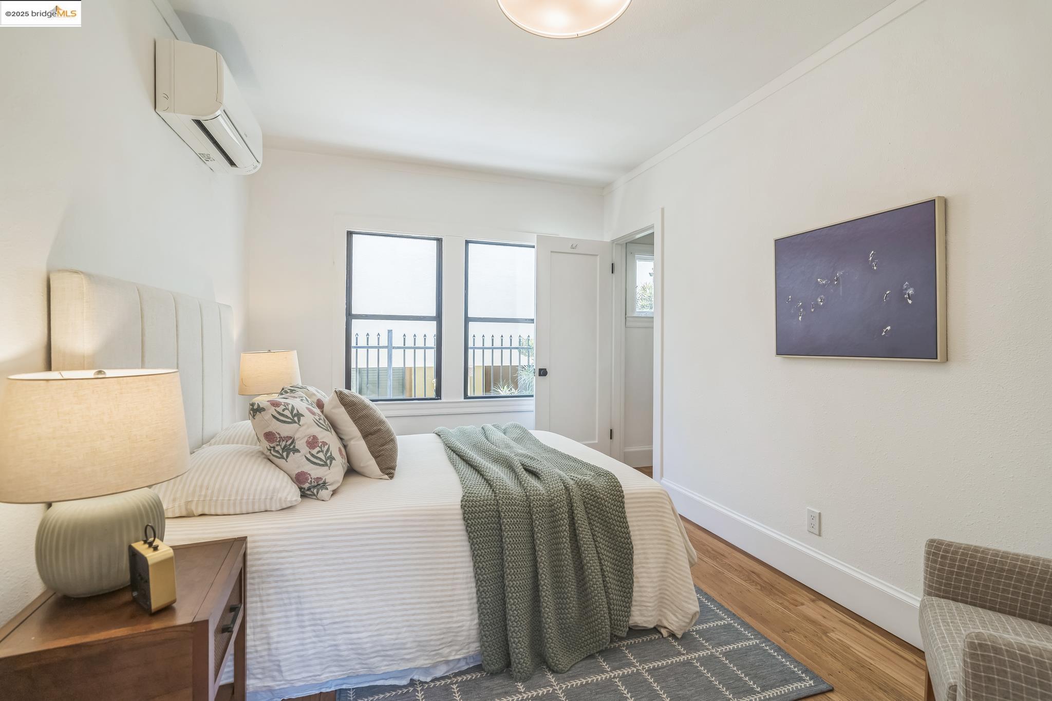 Detail Gallery Image 12 of 18 For 1515b Derby St, Berkeley,  CA 94703 - 2 Beds | 1 Baths