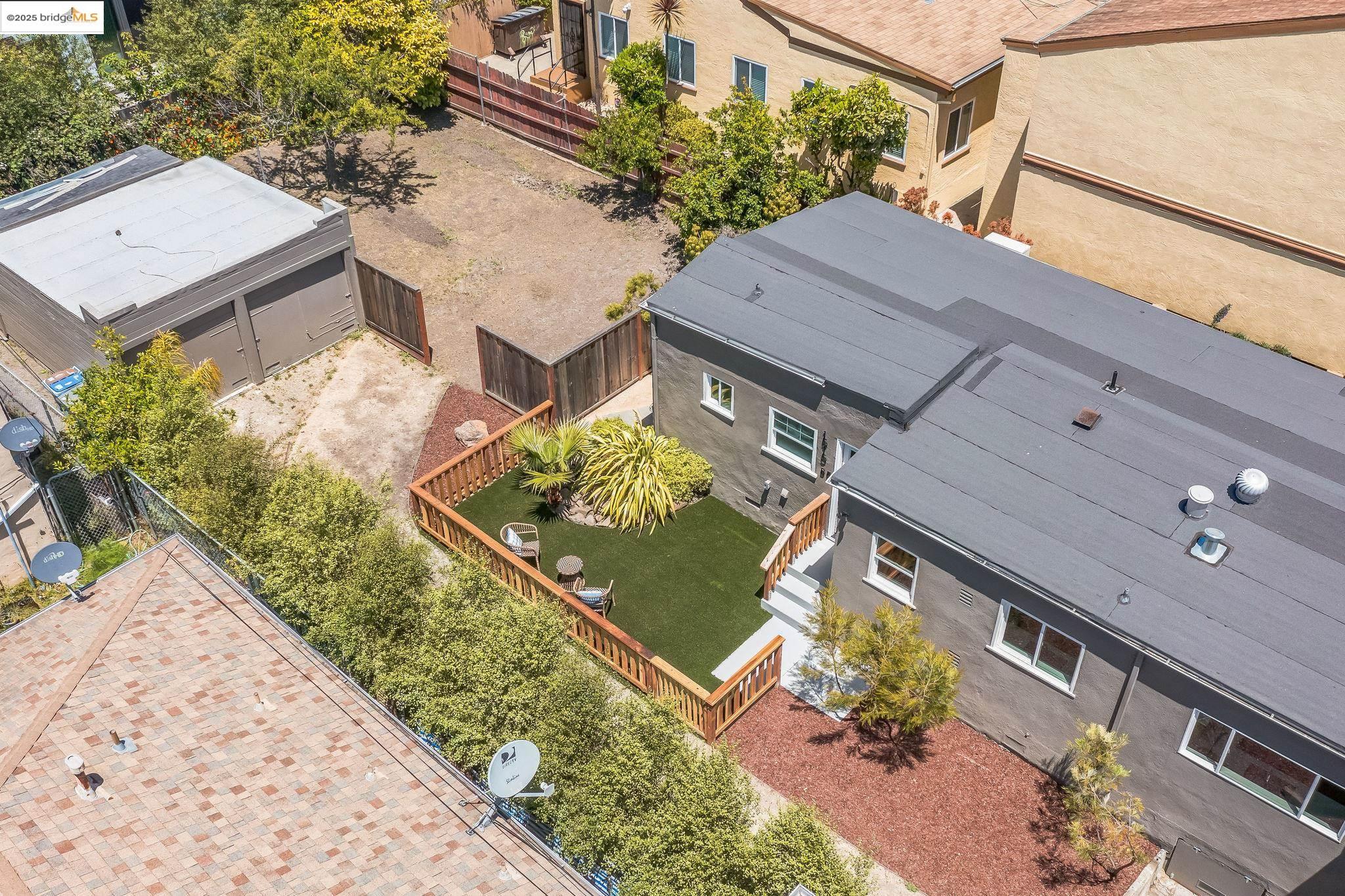 Detail Gallery Image 16 of 18 For 1515b Derby St, Berkeley,  CA 94703 - 2 Beds | 1 Baths
