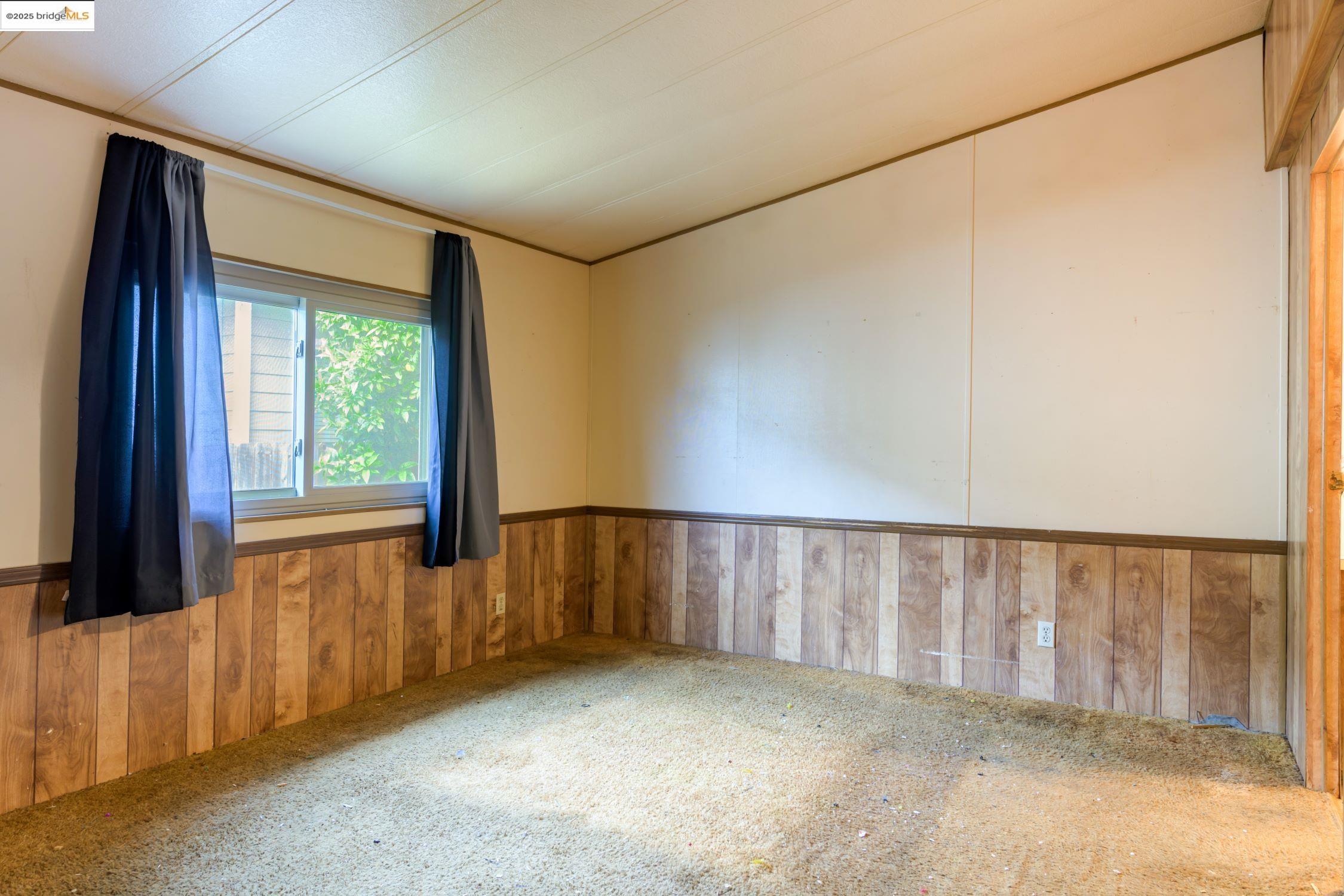 Detail Gallery Image 11 of 17 For 1954 84th Ave, Oakland,  CA 94621 - 3 Beds | 2 Baths