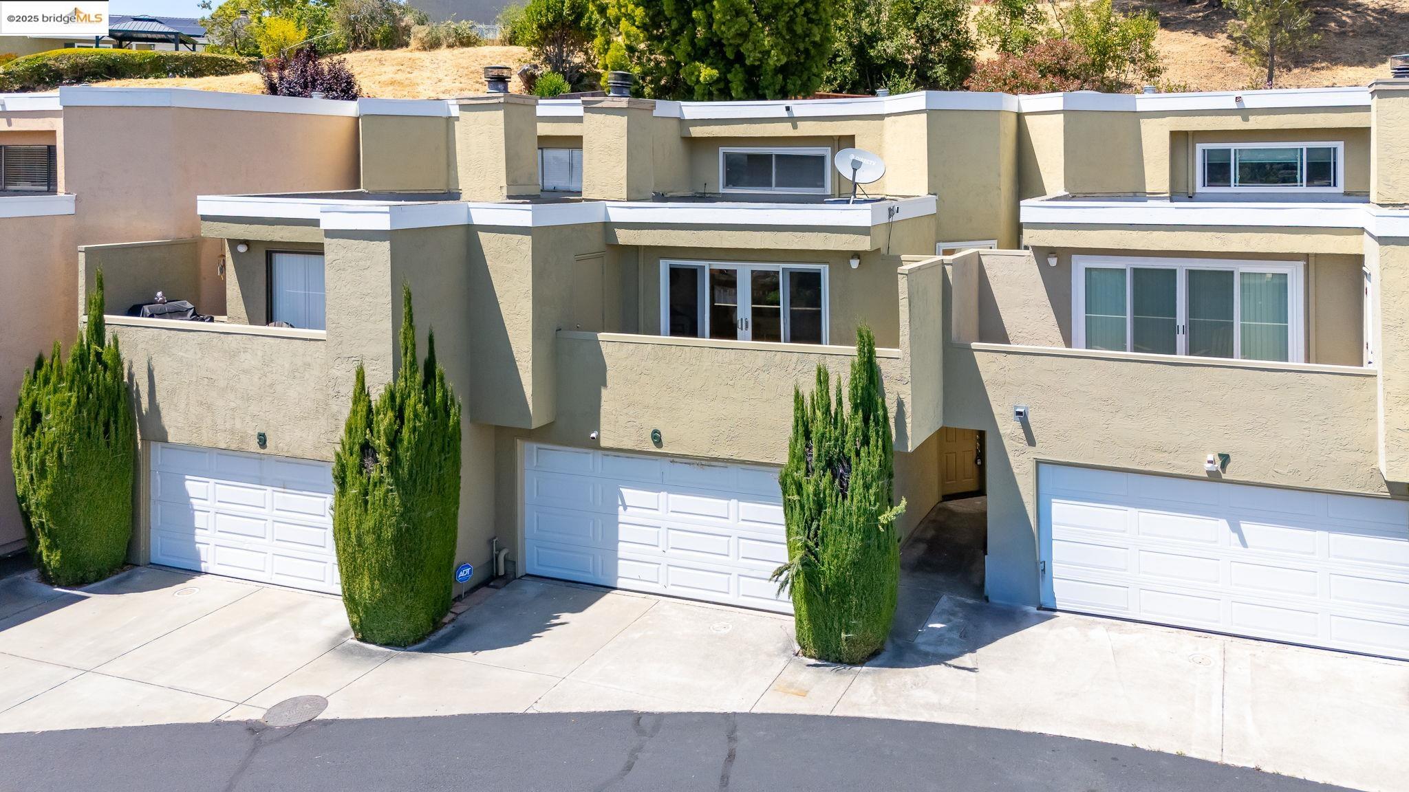 Detail Gallery Image 1 of 36 For 300 Locust Dr #6,  Vallejo,  CA 94591 - 2 Beds | 2/1 Baths