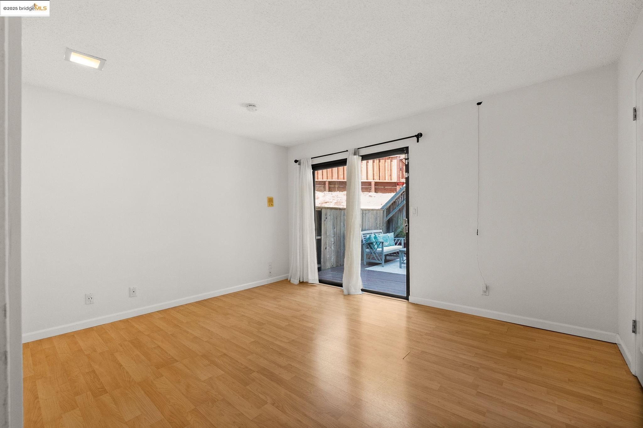 Detail Gallery Image 20 of 36 For 300 Locust Dr #6,  Vallejo,  CA 94591 - 2 Beds | 2/1 Baths