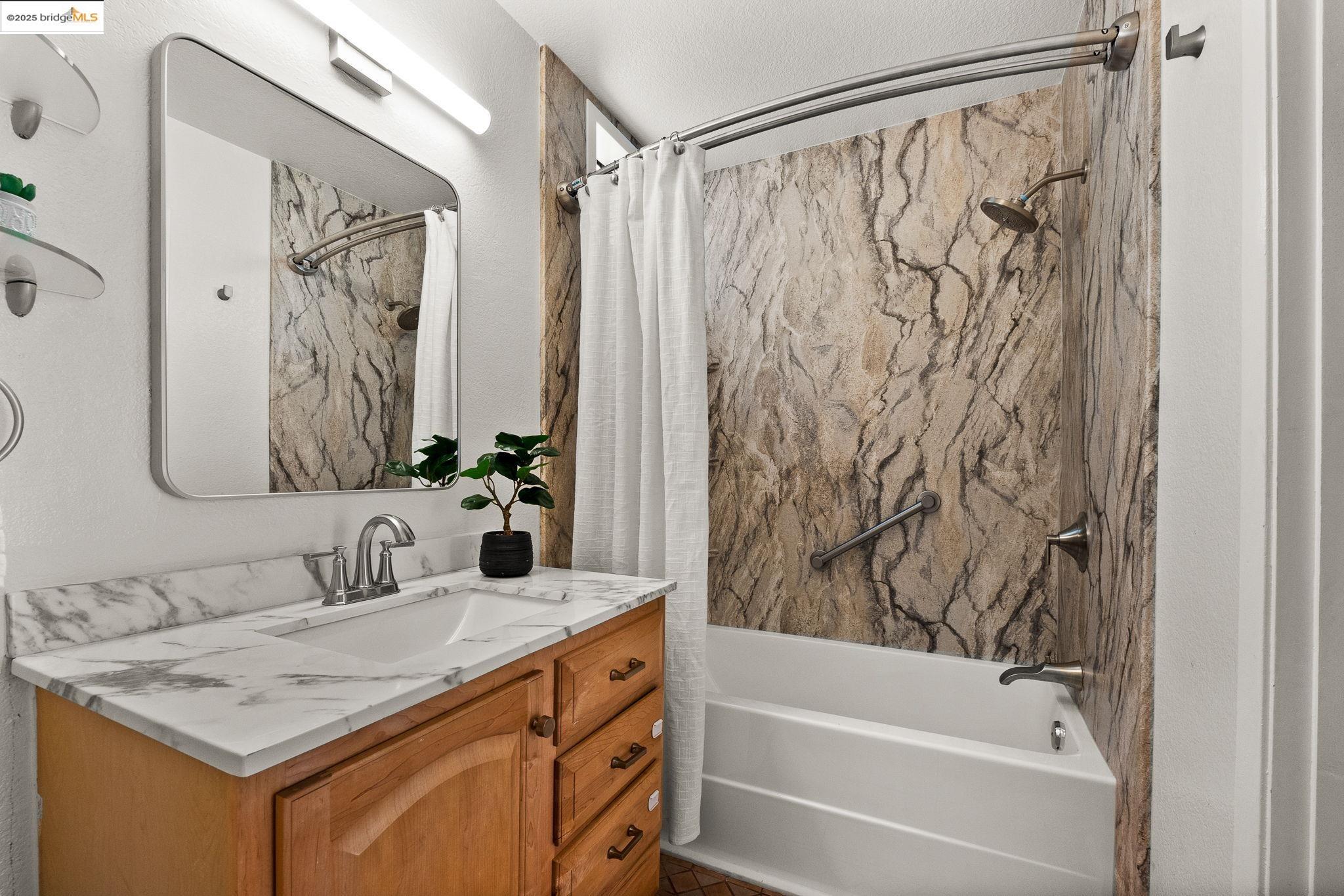 Detail Gallery Image 25 of 36 For 300 Locust Dr #6,  Vallejo,  CA 94591 - 2 Beds | 2/1 Baths