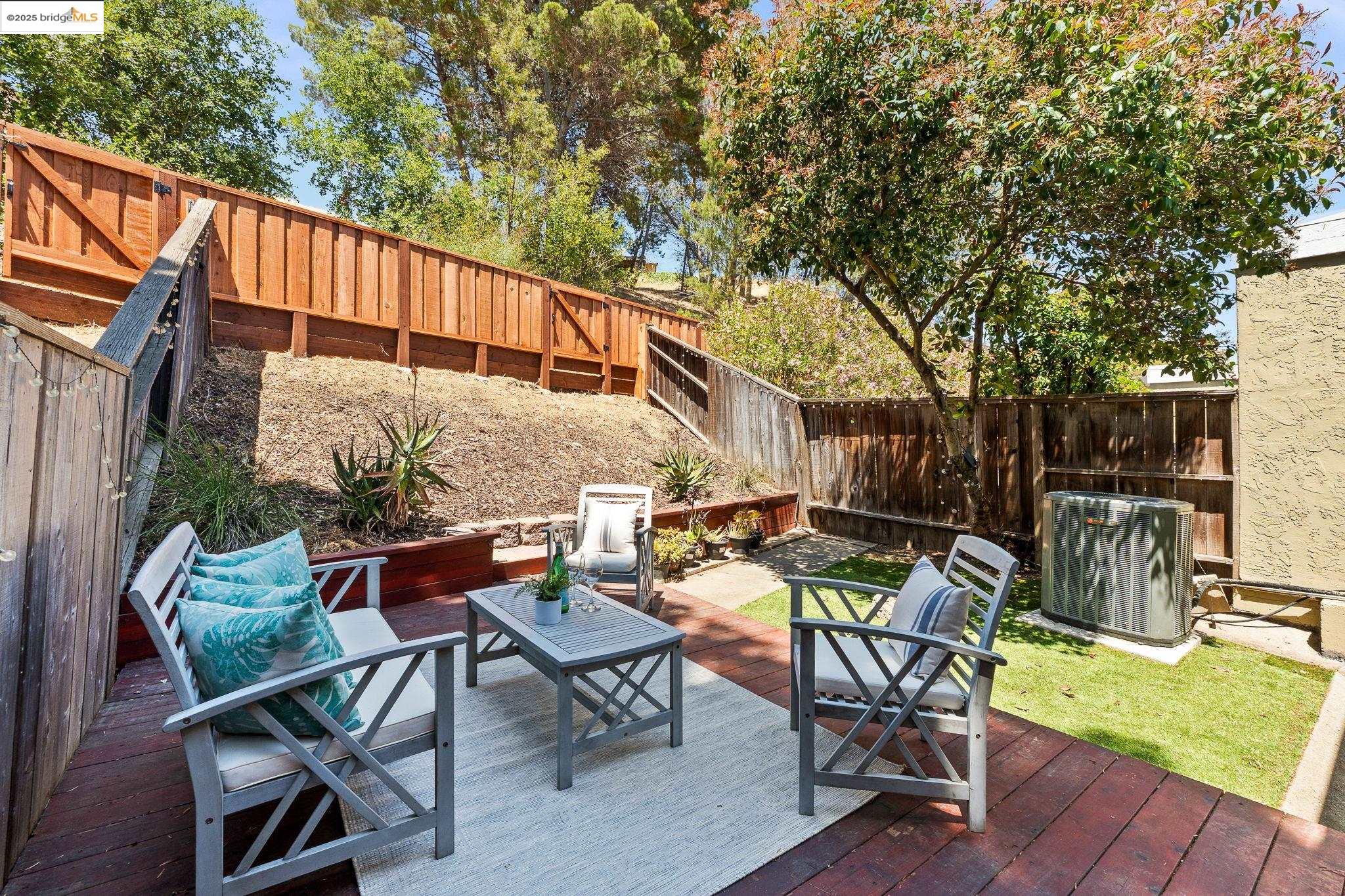 Detail Gallery Image 26 of 36 For 300 Locust Dr #6,  Vallejo,  CA 94591 - 2 Beds | 2/1 Baths