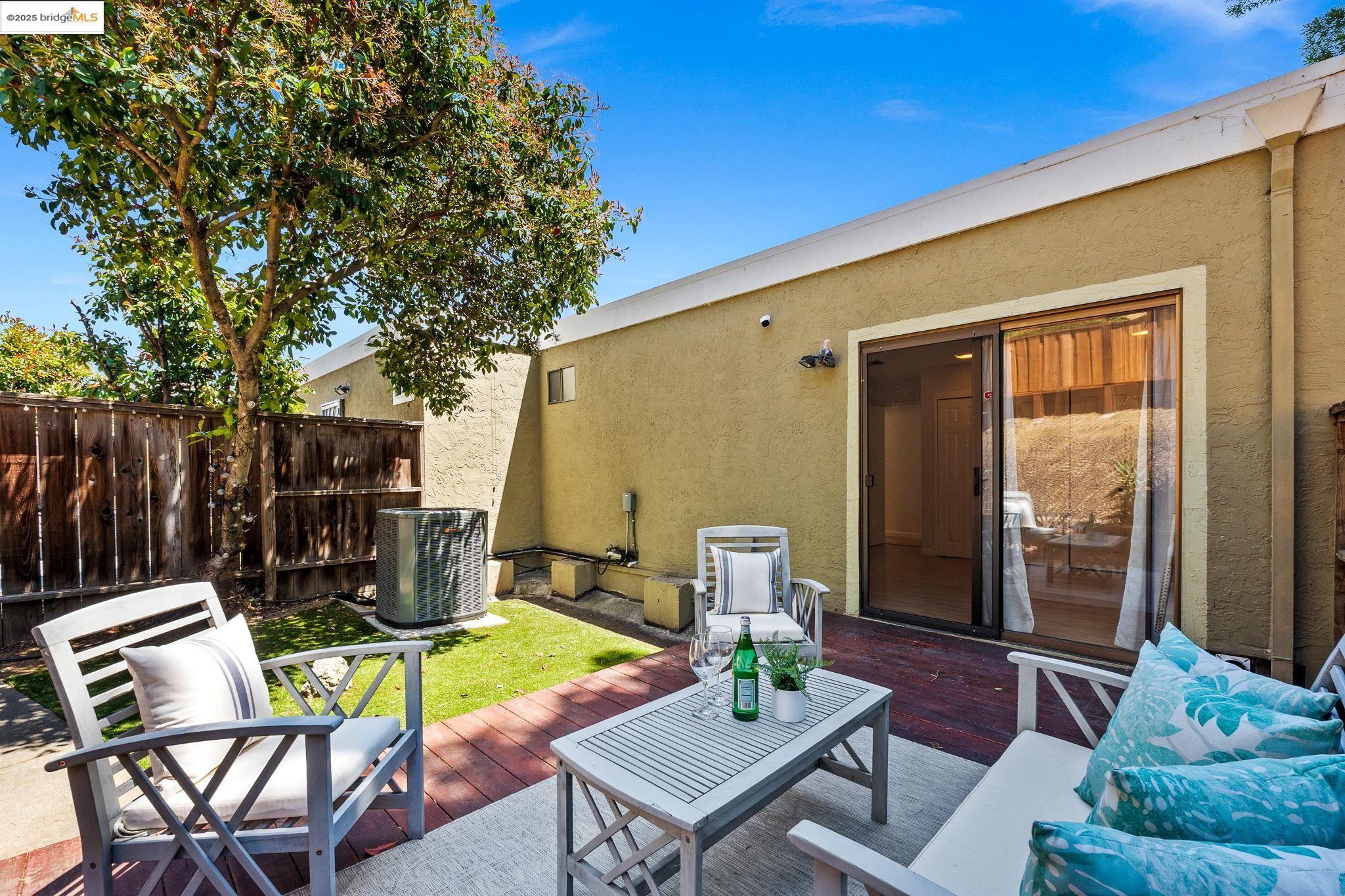 Detail Gallery Image 28 of 36 For 300 Locust Dr #6,  Vallejo,  CA 94591 - 2 Beds | 2/1 Baths