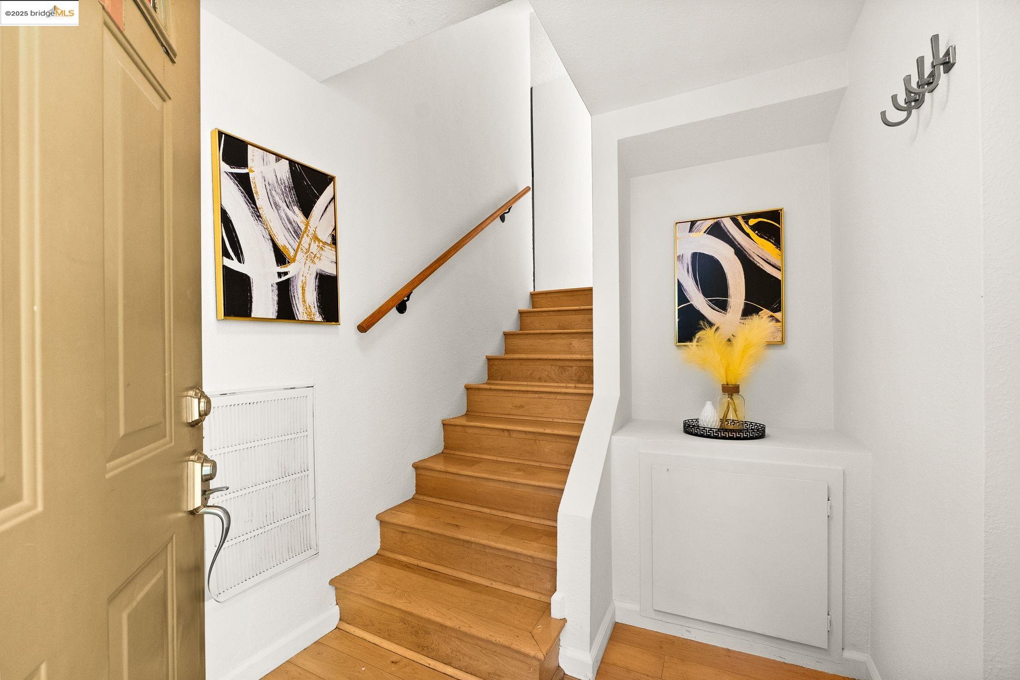 Detail Gallery Image 4 of 36 For 300 Locust Dr #6,  Vallejo,  CA 94591 - 2 Beds | 2/1 Baths