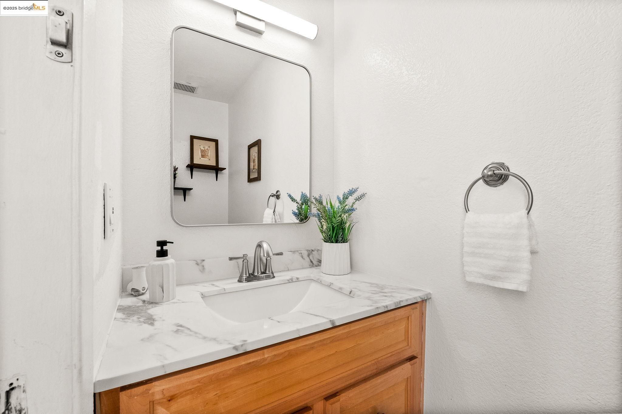 Detail Gallery Image 5 of 36 For 300 Locust Dr #6,  Vallejo,  CA 94591 - 2 Beds | 2/1 Baths
