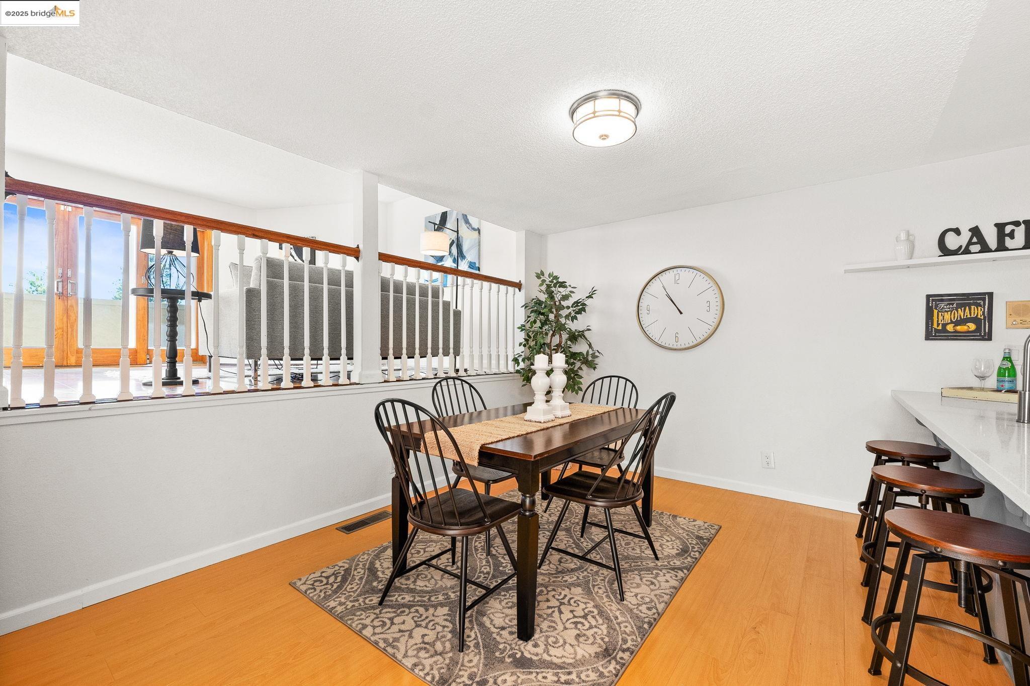 Detail Gallery Image 6 of 36 For 300 Locust Dr #6,  Vallejo,  CA 94591 - 2 Beds | 2/1 Baths