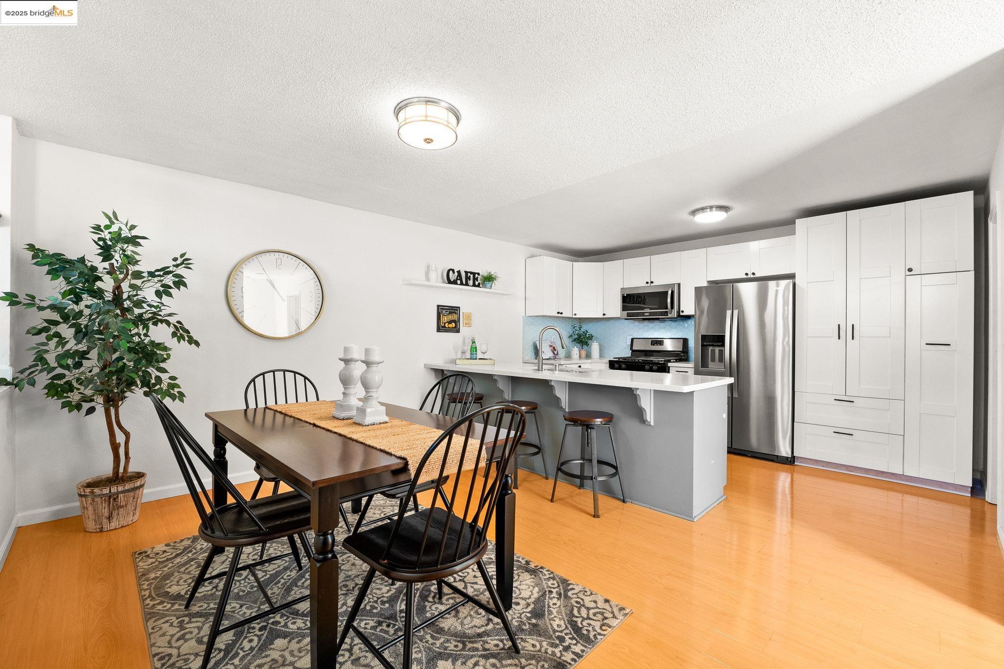 Detail Gallery Image 7 of 36 For 300 Locust Dr #6,  Vallejo,  CA 94591 - 2 Beds | 2/1 Baths