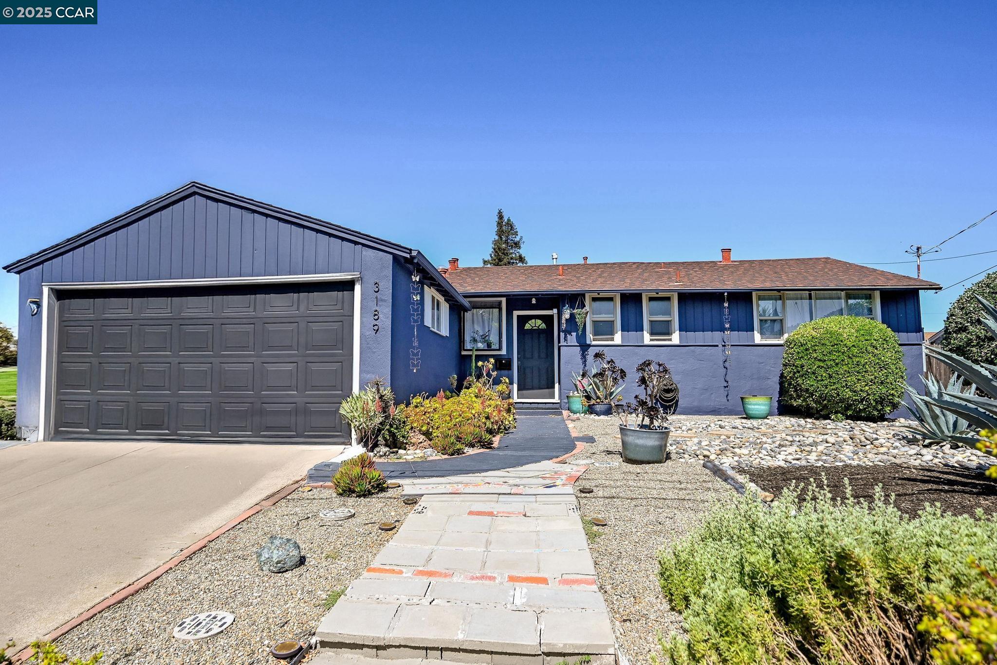 Detail Gallery Image 2 of 32 For 3189 Fitzpatrick Dr, Concord,  CA 94519 - 3 Beds | 2 Baths