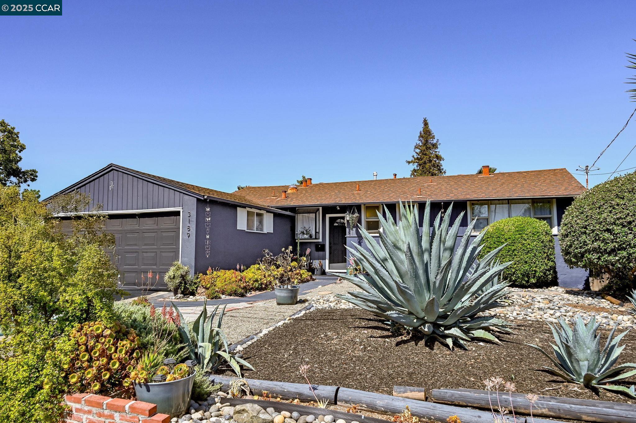 Detail Gallery Image 3 of 32 For 3189 Fitzpatrick Dr, Concord,  CA 94519 - 3 Beds | 2 Baths