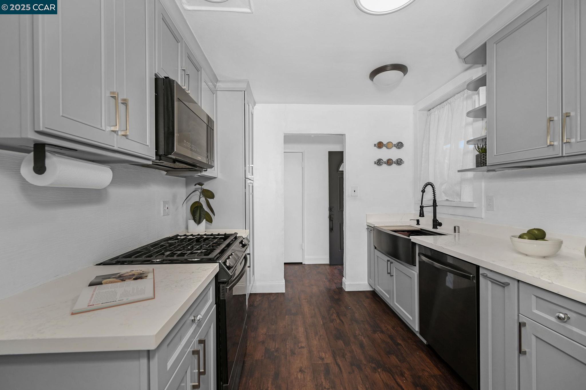 Detail Gallery Image 6 of 32 For 3189 Fitzpatrick Dr, Concord,  CA 94519 - 3 Beds | 2 Baths