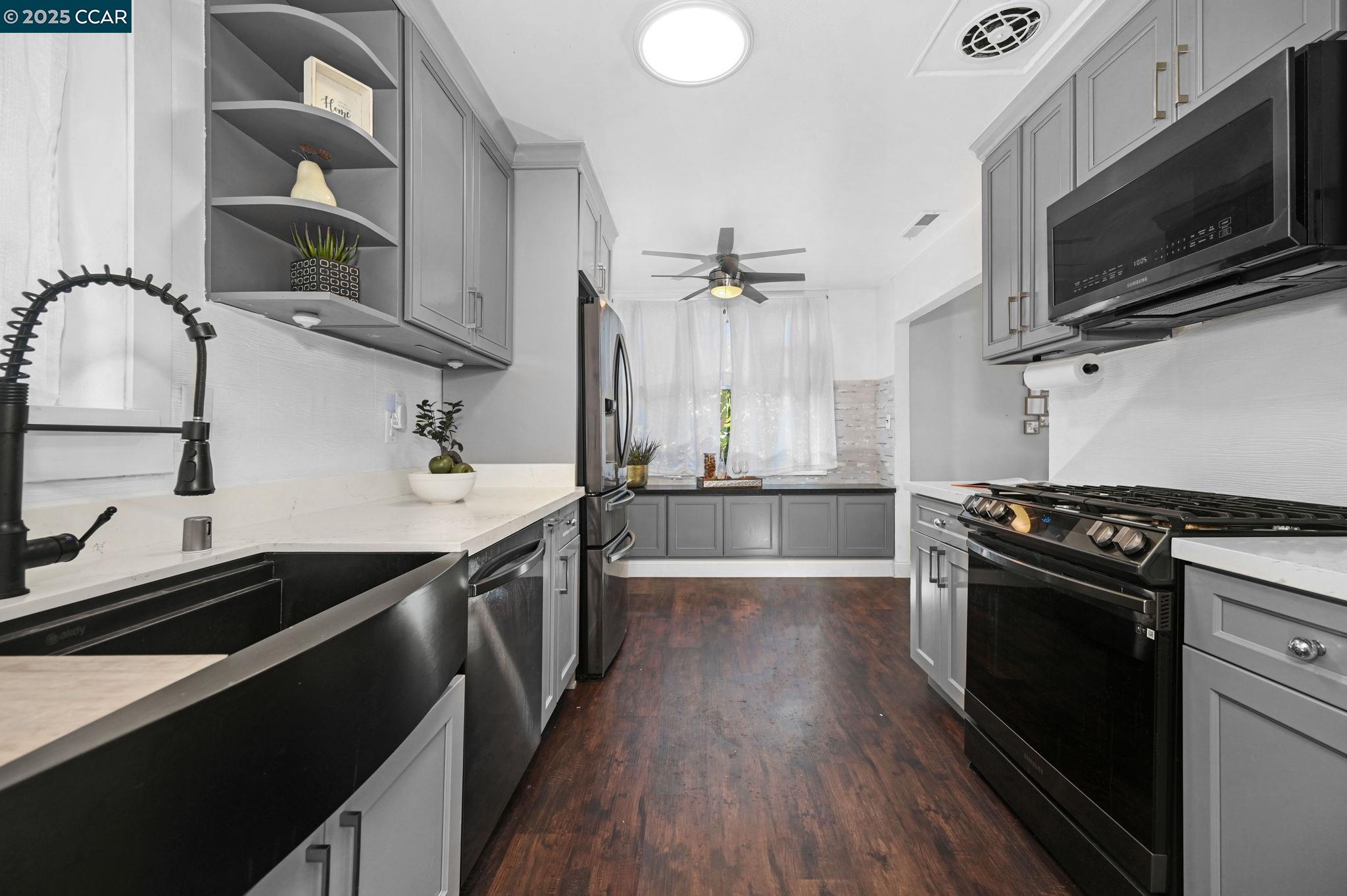 Detail Gallery Image 8 of 32 For 3189 Fitzpatrick Dr, Concord,  CA 94519 - 3 Beds | 2 Baths