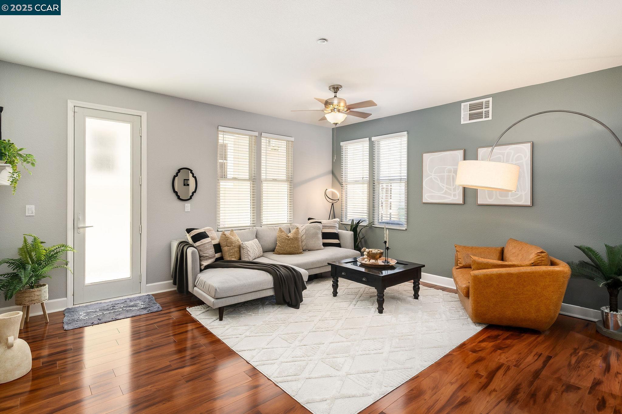 2033 De Anza Ln