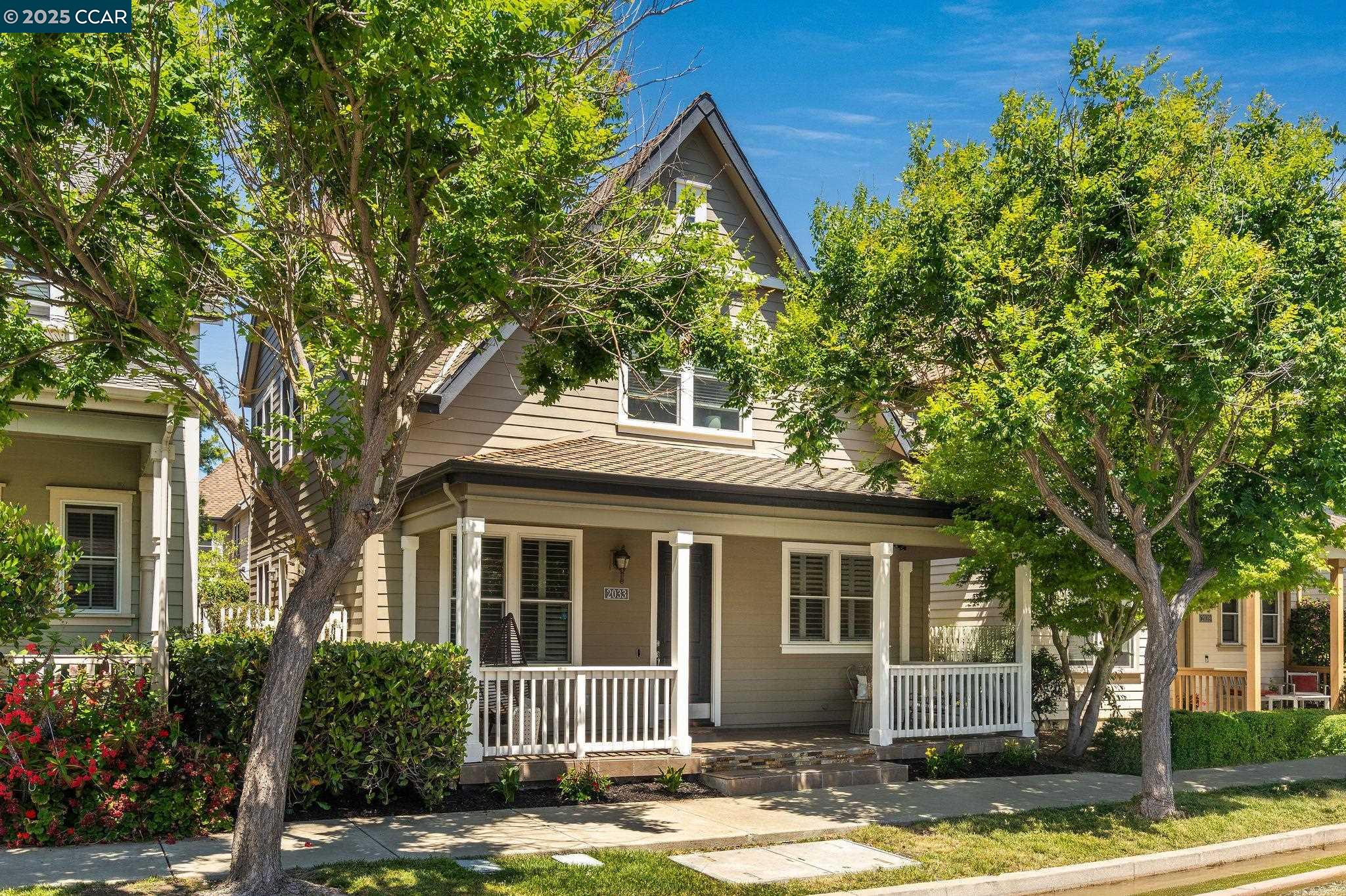 2033 De Anza Ln