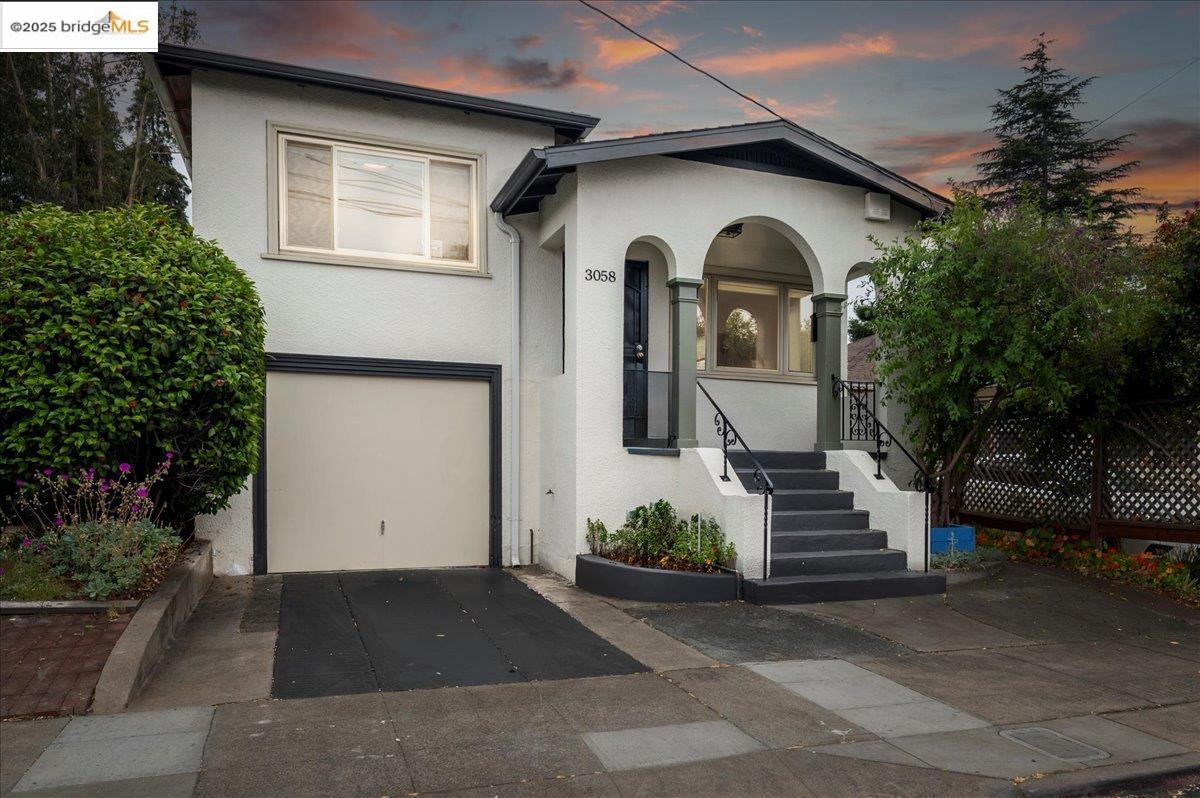 Detail Gallery Image 1 of 1 For 3058 Berlin Way, Oakland,  CA 94602 - 2 Beds | 1/1 Baths