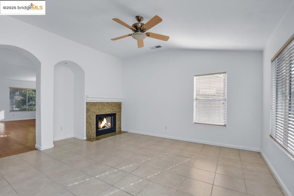 Detail Gallery Image 6 of 32 For 1754 Ray Wise Ln, Tracy,  CA 95376 - 4 Beds | 2 Baths