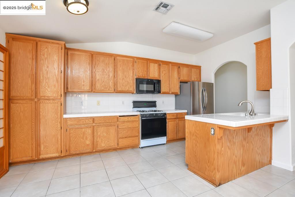 Detail Gallery Image 8 of 32 For 1754 Ray Wise Ln, Tracy,  CA 95376 - 4 Beds | 2 Baths