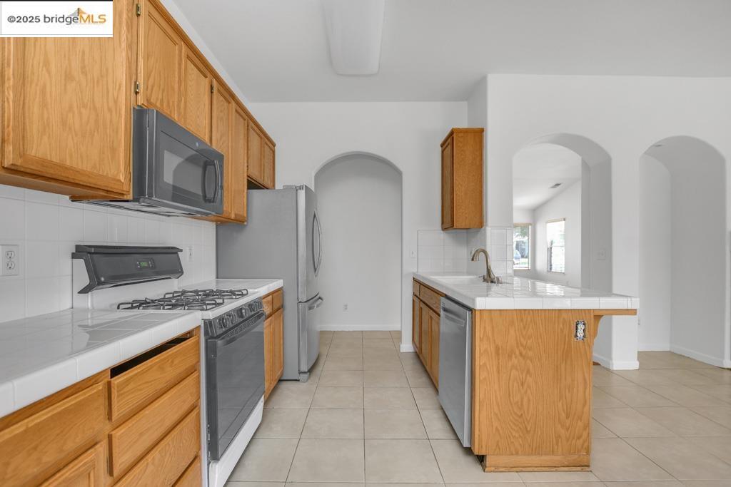 Detail Gallery Image 9 of 32 For 1754 Ray Wise Ln, Tracy,  CA 95376 - 4 Beds | 2 Baths