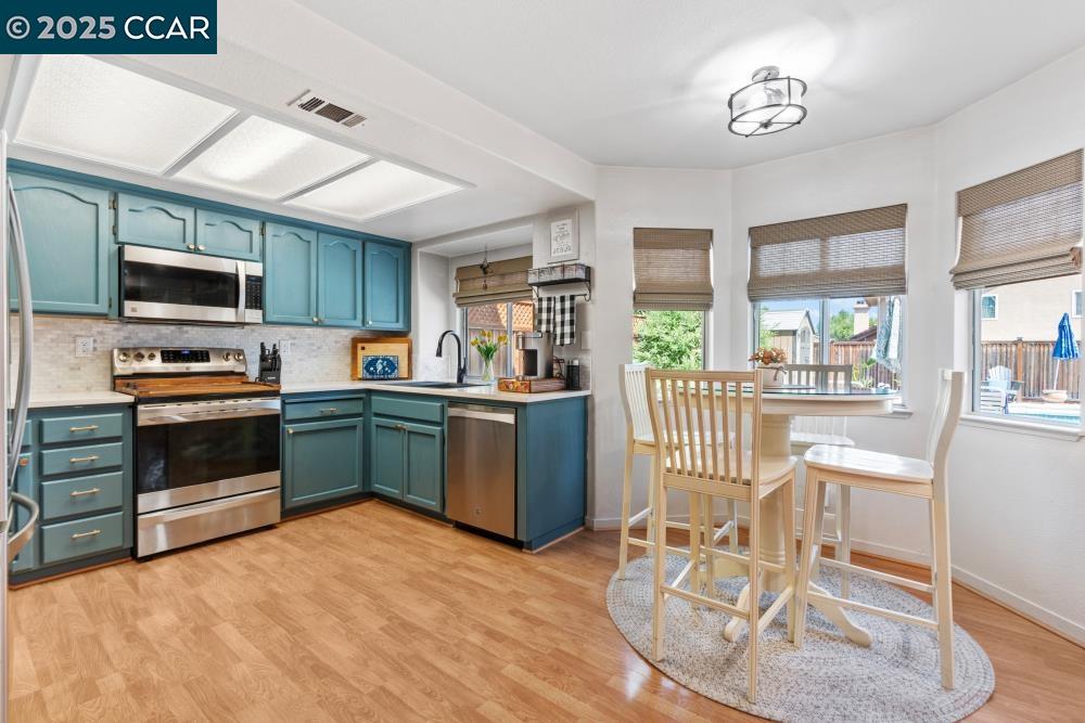 Detail Gallery Image 13 of 41 For 737 Hemmingway Ct, Tracy,  CA 95376 - 4 Beds | 2/1 Baths