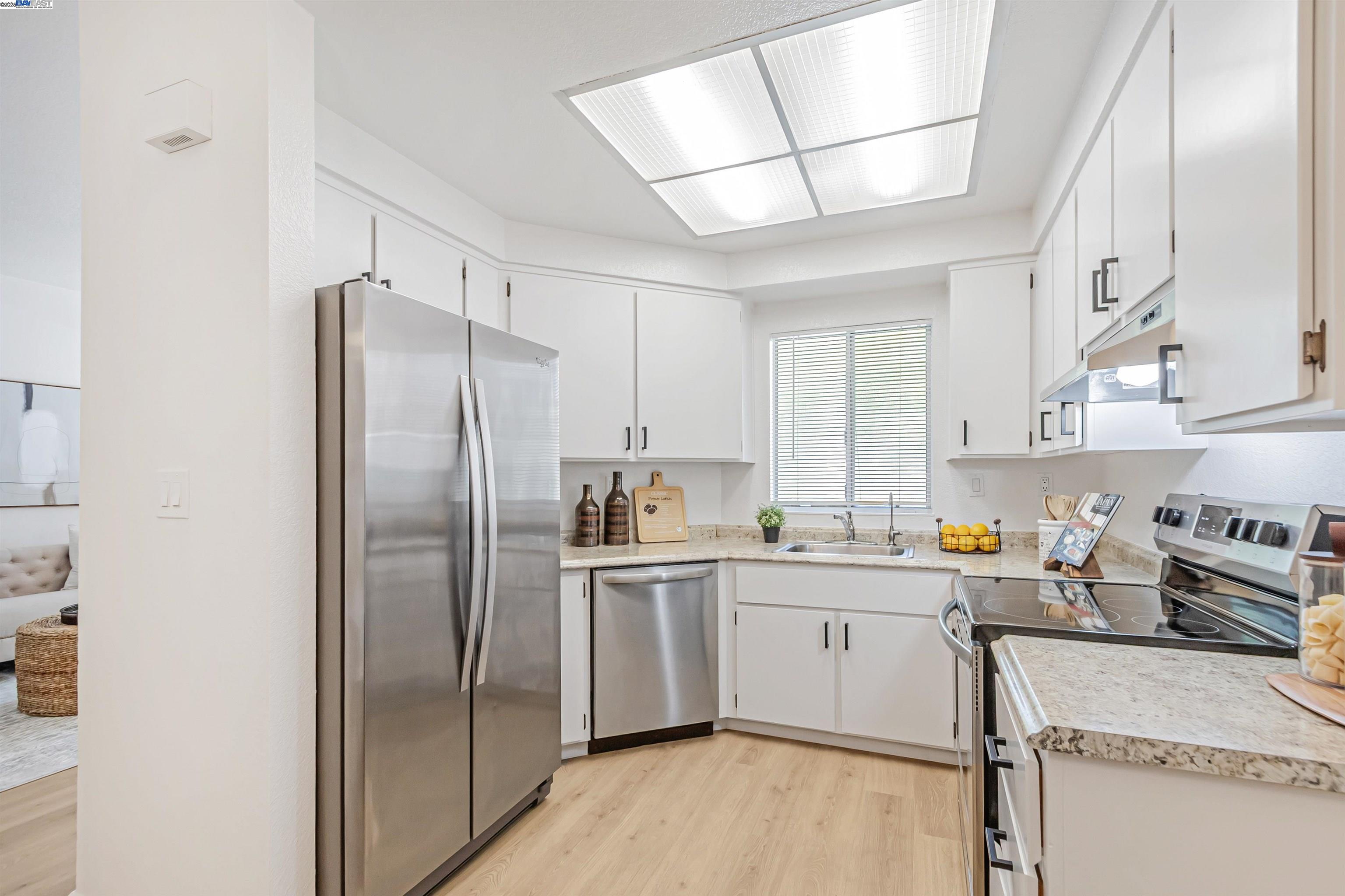 Detail Gallery Image 12 of 36 For 256 Shadow Run Dr, San Jose,  CA 95110 - 2 Beds | 2 Baths