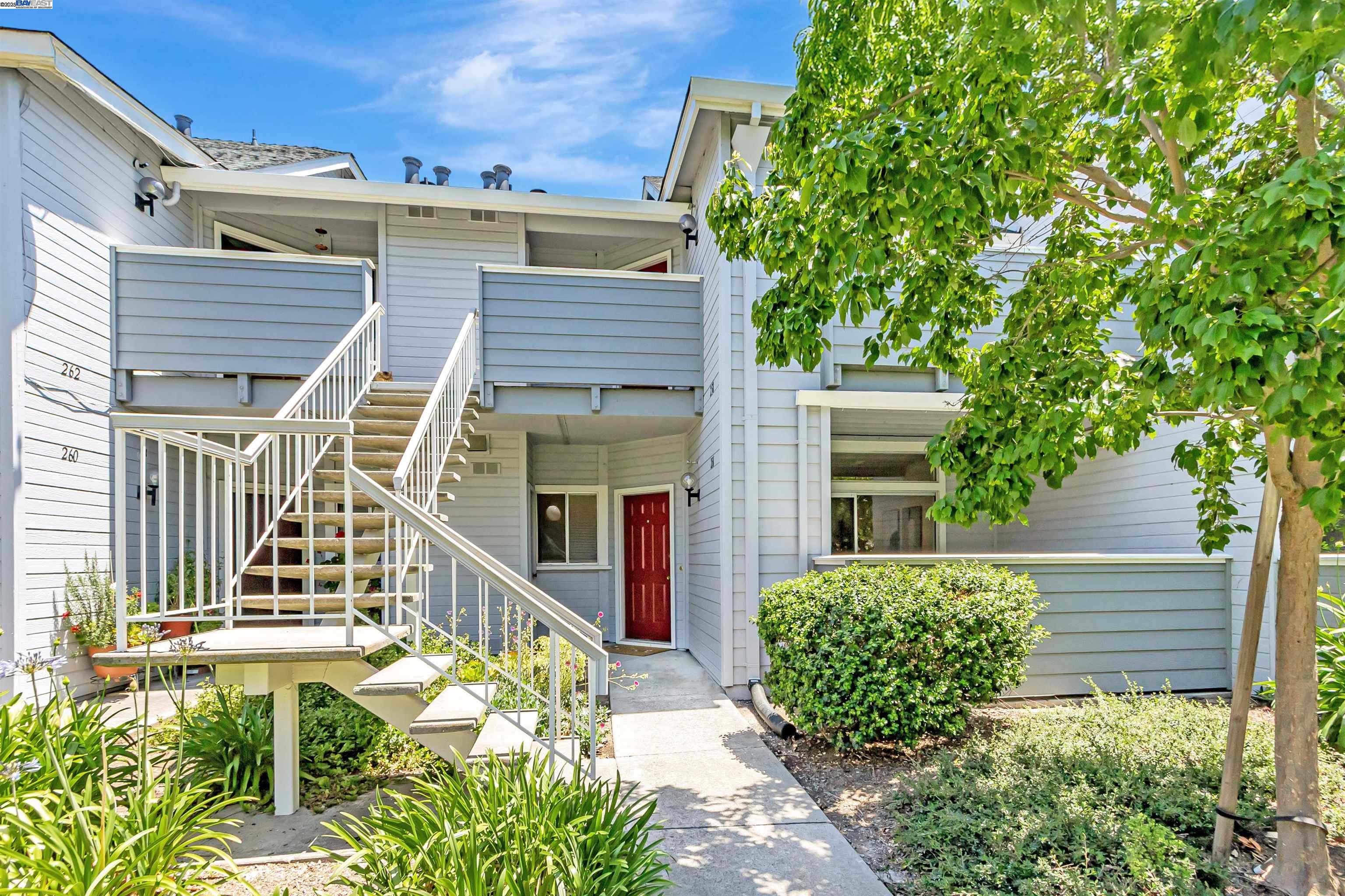 Detail Gallery Image 3 of 36 For 256 Shadow Run Dr, San Jose,  CA 95110 - 2 Beds | 2 Baths