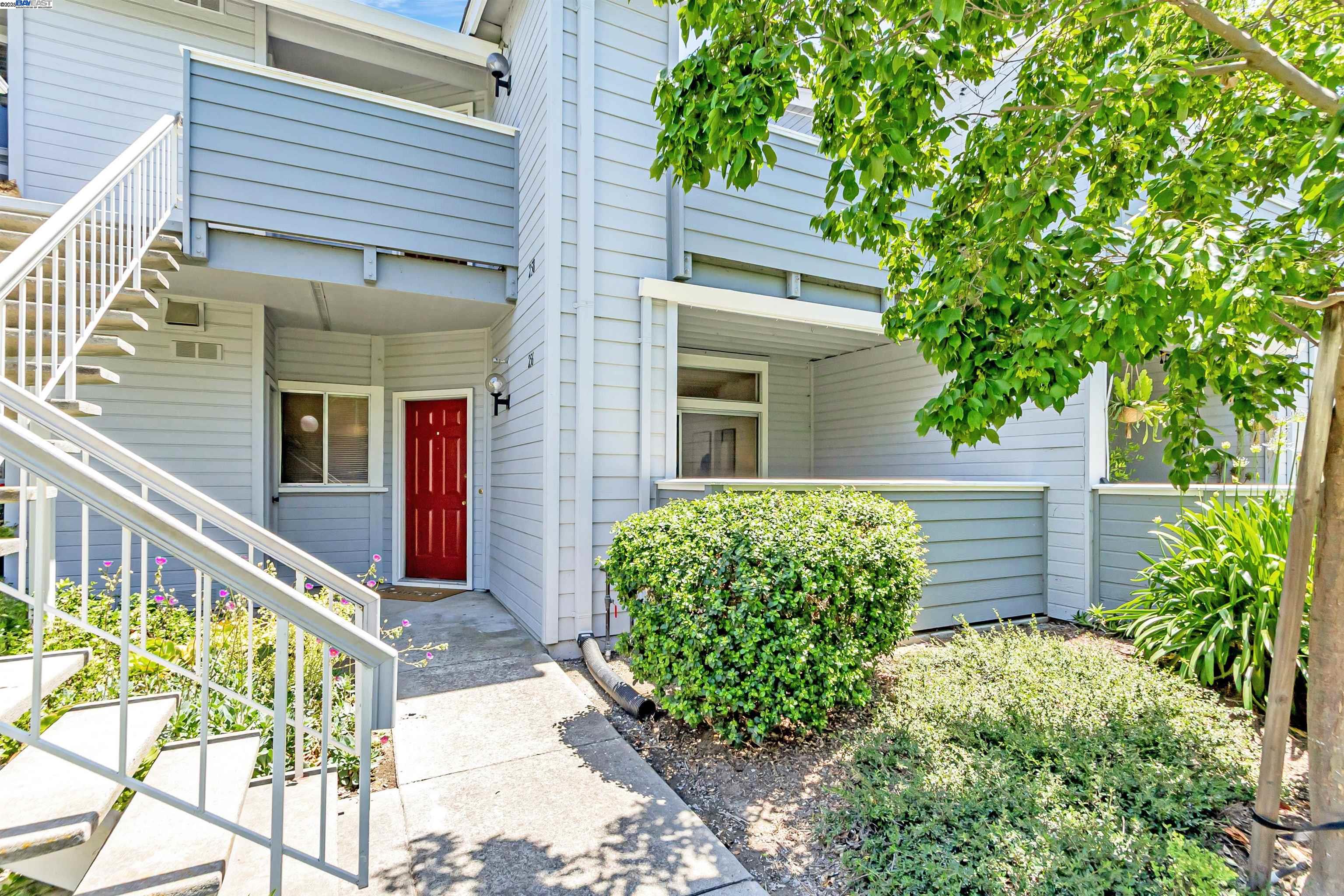 Detail Gallery Image 4 of 36 For 256 Shadow Run Dr, San Jose,  CA 95110 - 2 Beds | 2 Baths