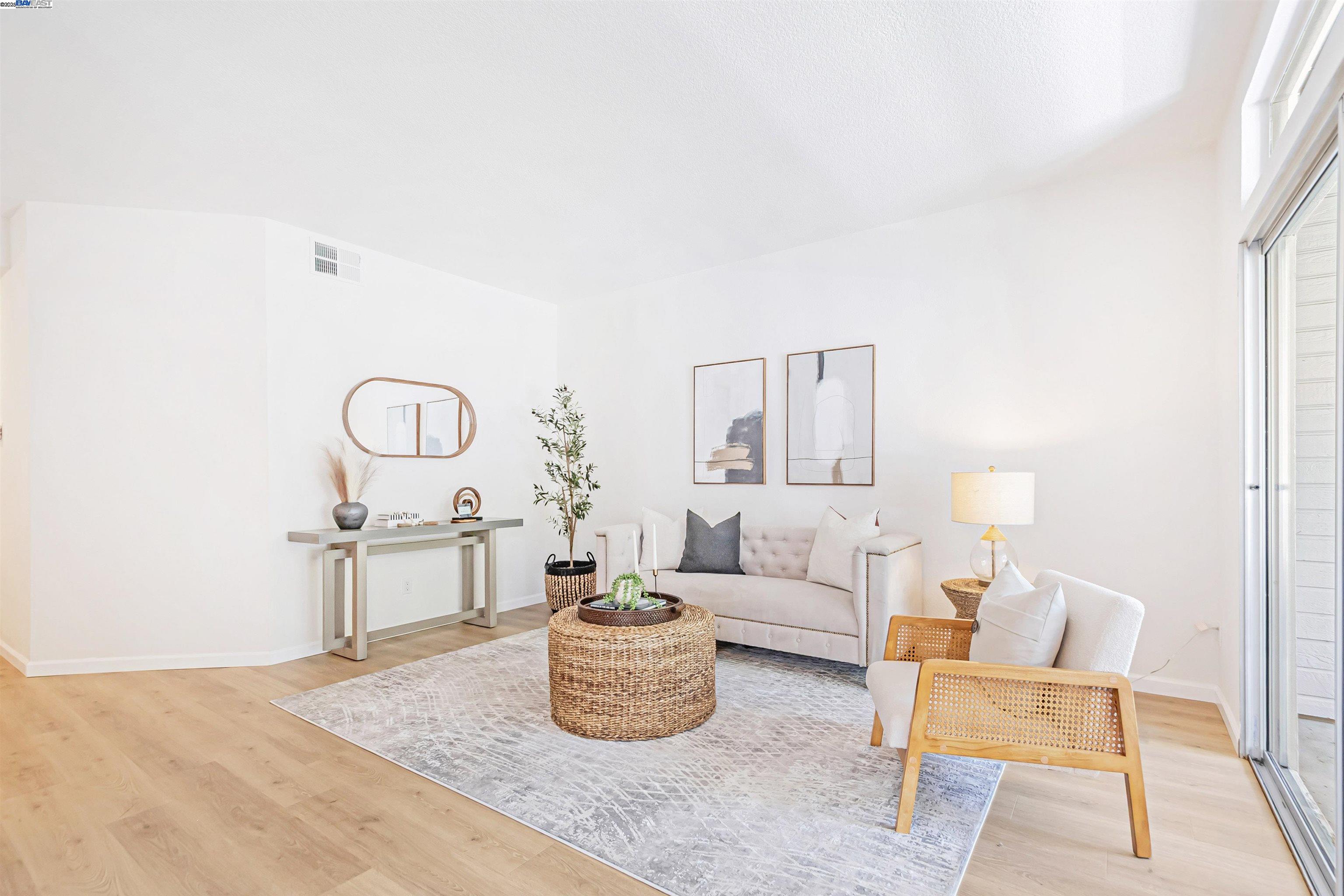 Detail Gallery Image 6 of 36 For 256 Shadow Run Dr, San Jose,  CA 95110 - 2 Beds | 2 Baths