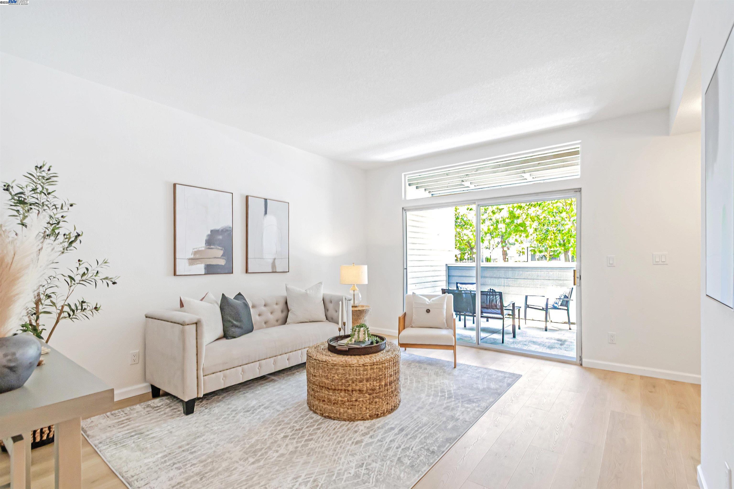 Detail Gallery Image 7 of 36 For 256 Shadow Run Dr, San Jose,  CA 95110 - 2 Beds | 2 Baths