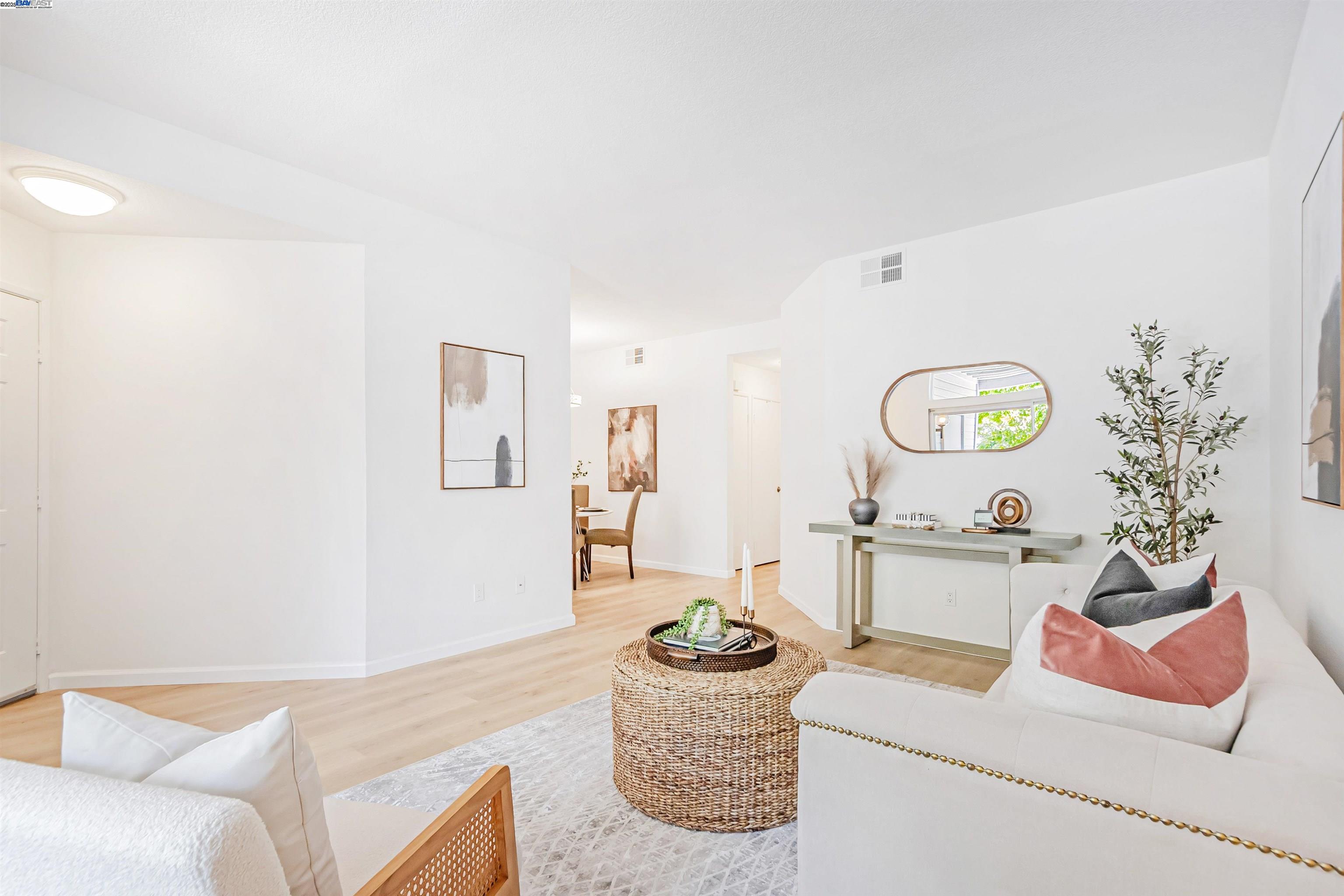 Detail Gallery Image 9 of 36 For 256 Shadow Run Dr, San Jose,  CA 95110 - 2 Beds | 2 Baths