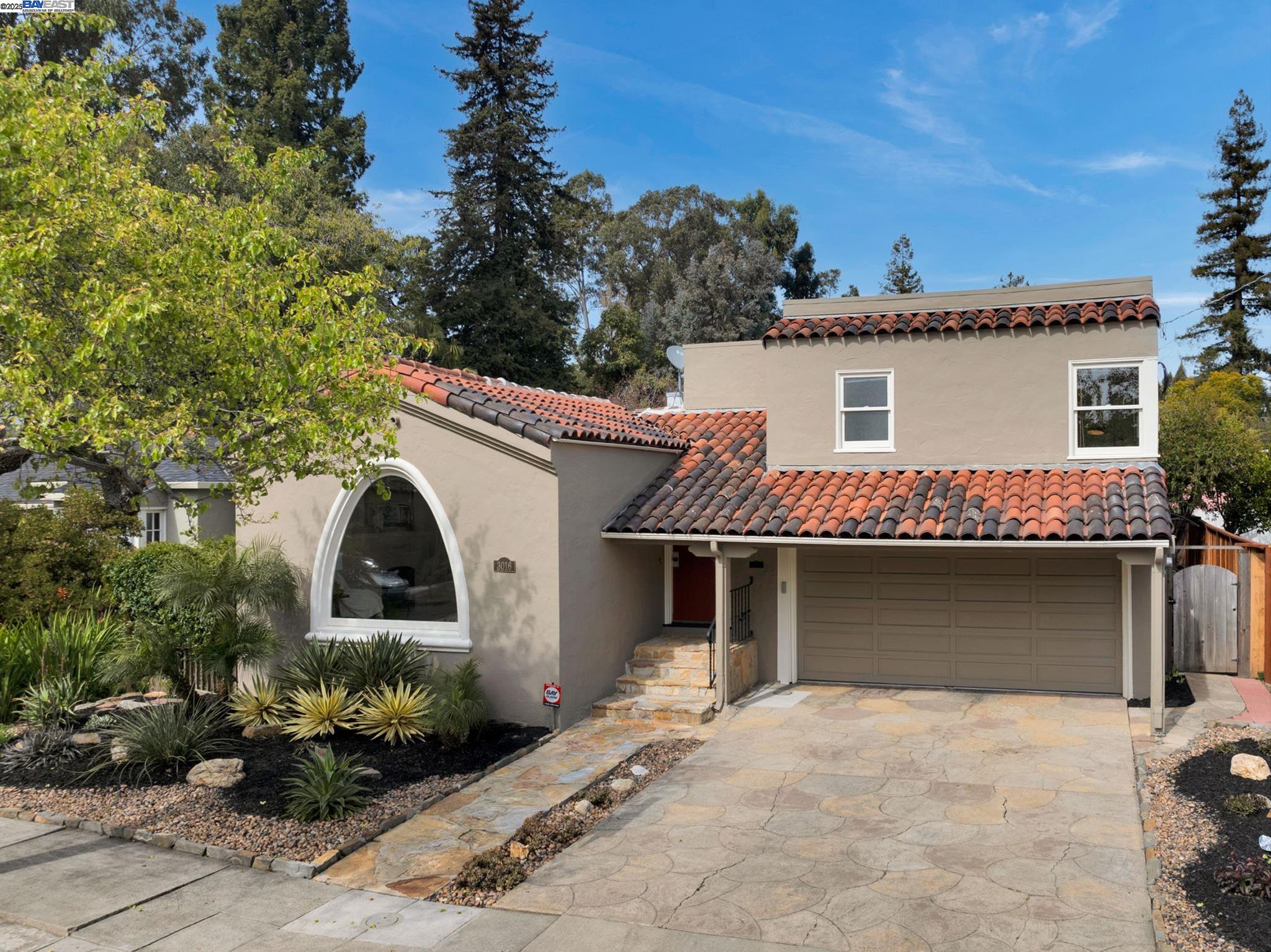 Detail Gallery Image 1 of 1 For 3016 Hyde St, Oakland,  CA 94601 - 4 Beds | 2 Baths