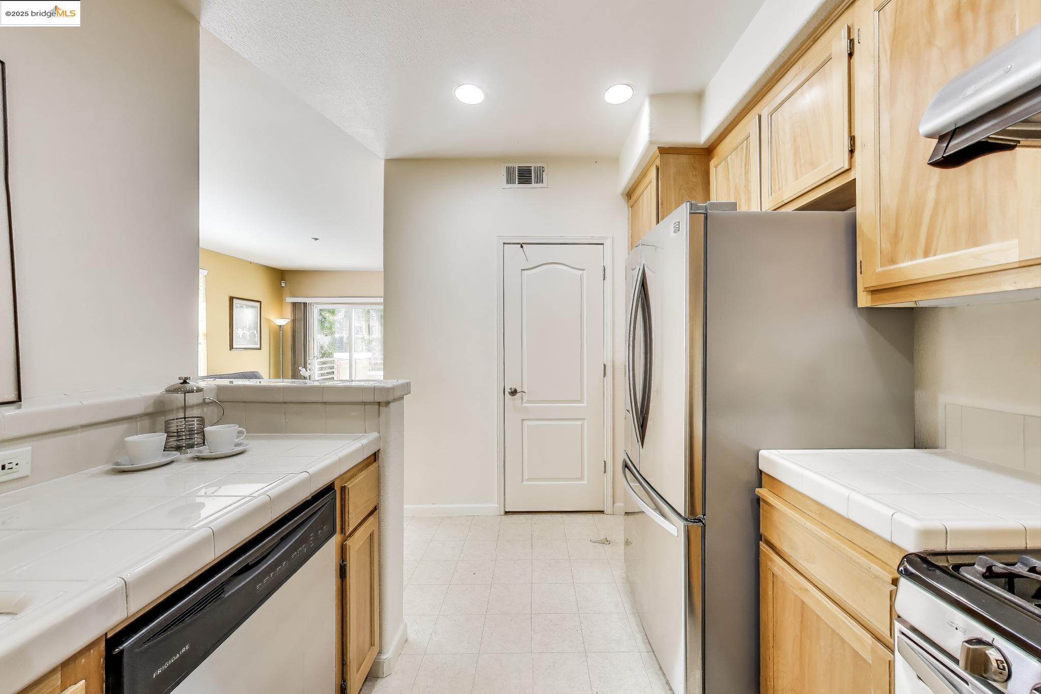 Photo #7: 41099488 Listing: Photo #7