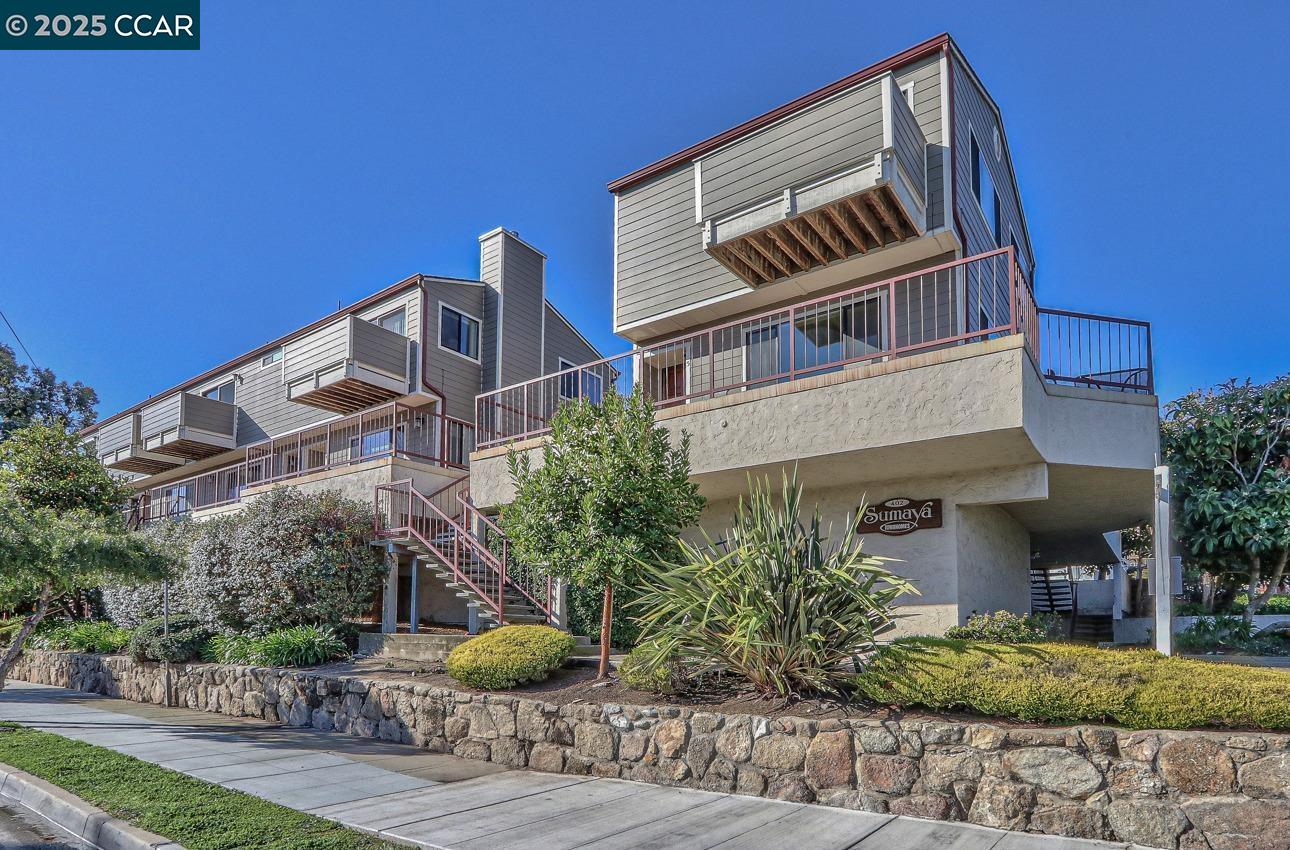 Detail Gallery Image 1 of 27 For 402 Watson #5,  Monterey,  CA 92940 - 2 Beds | 2 Baths