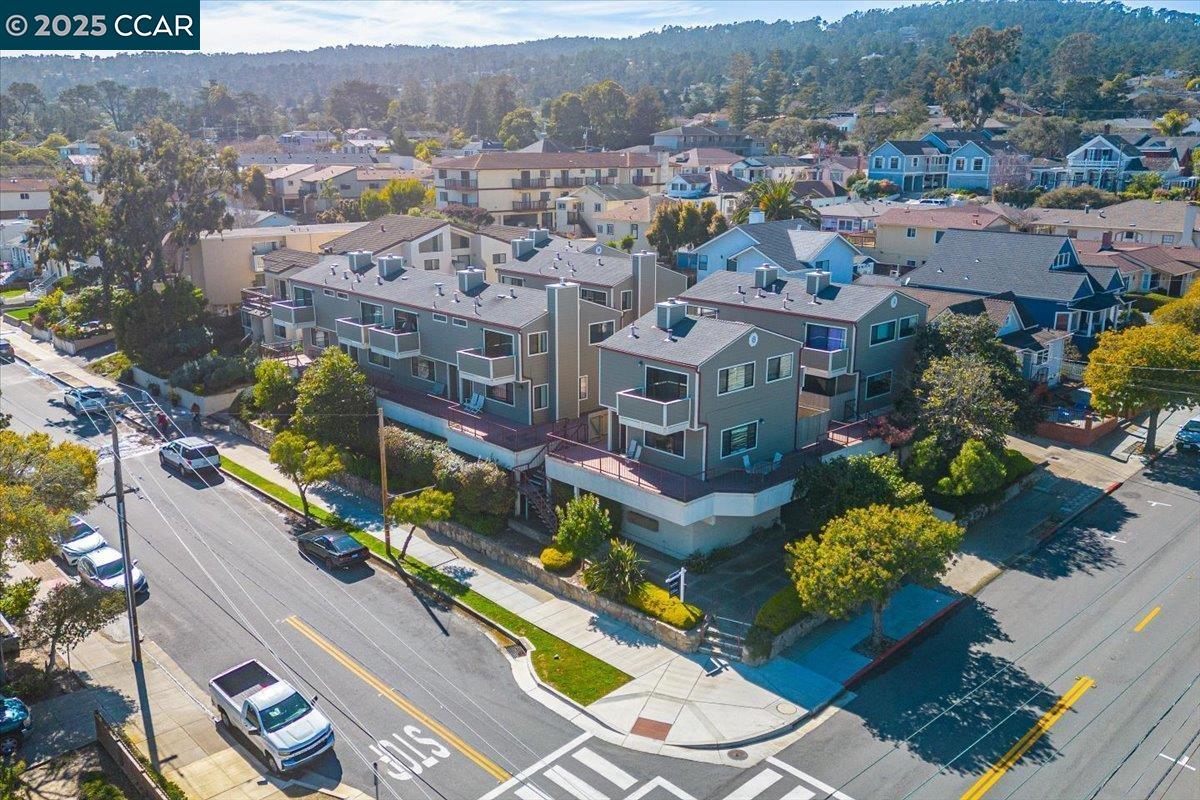 Detail Gallery Image 2 of 27 For 402 Watson #5,  Monterey,  CA 92940 - 2 Beds | 2 Baths