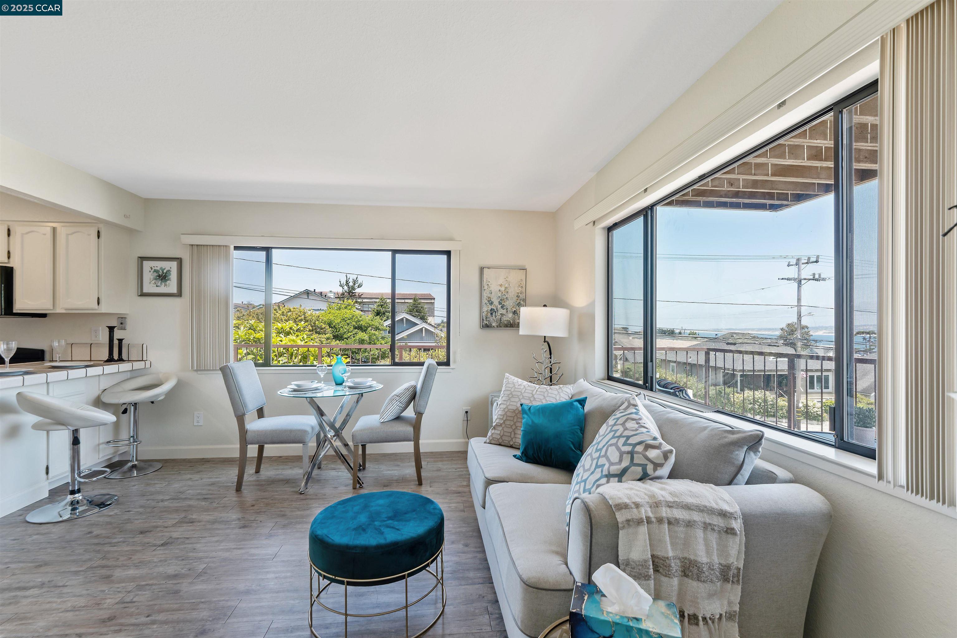 Detail Gallery Image 11 of 27 For 402 Watson #5,  Monterey,  CA 92940 - 2 Beds | 2 Baths