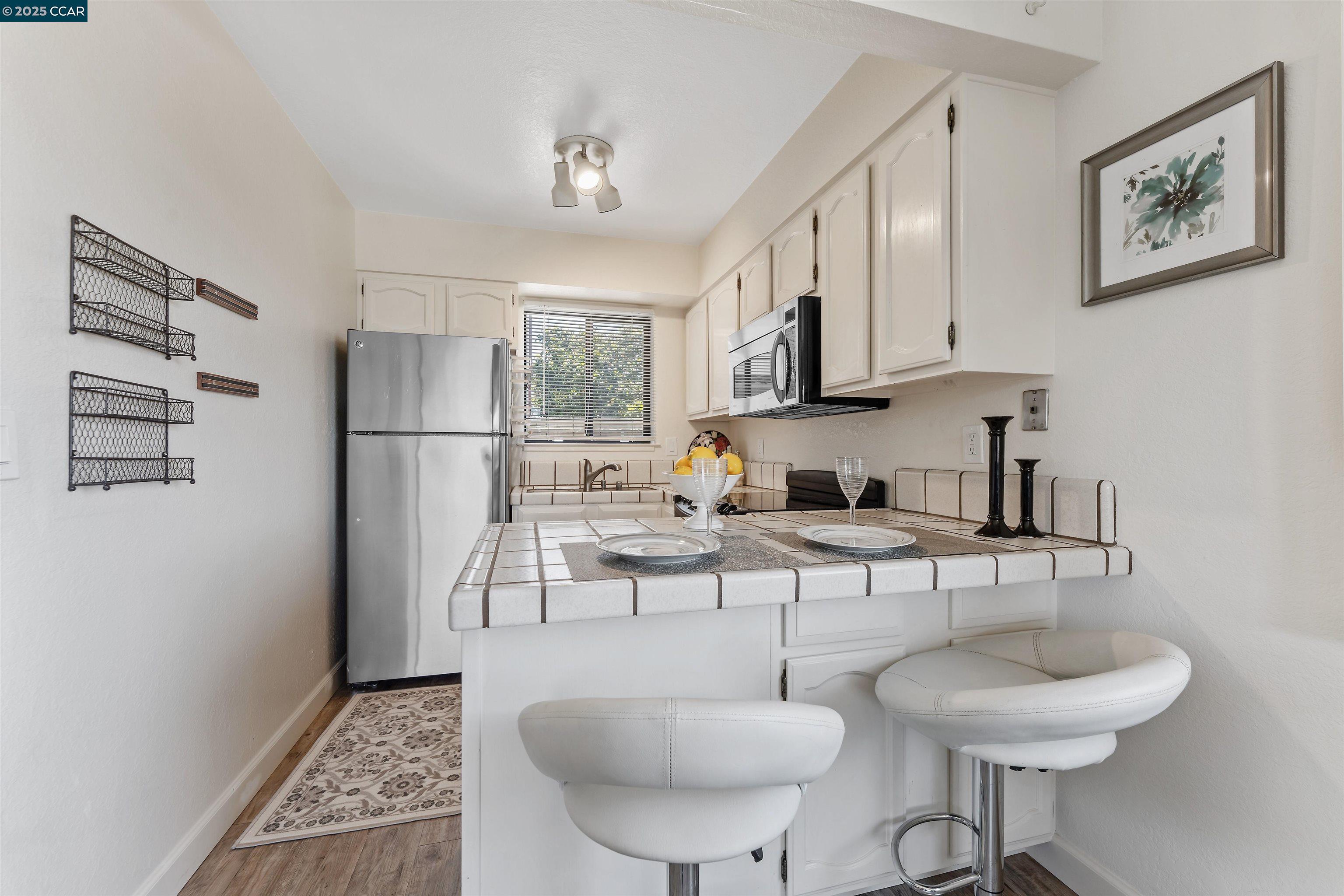 Detail Gallery Image 13 of 27 For 402 Watson #5,  Monterey,  CA 92940 - 2 Beds | 2 Baths