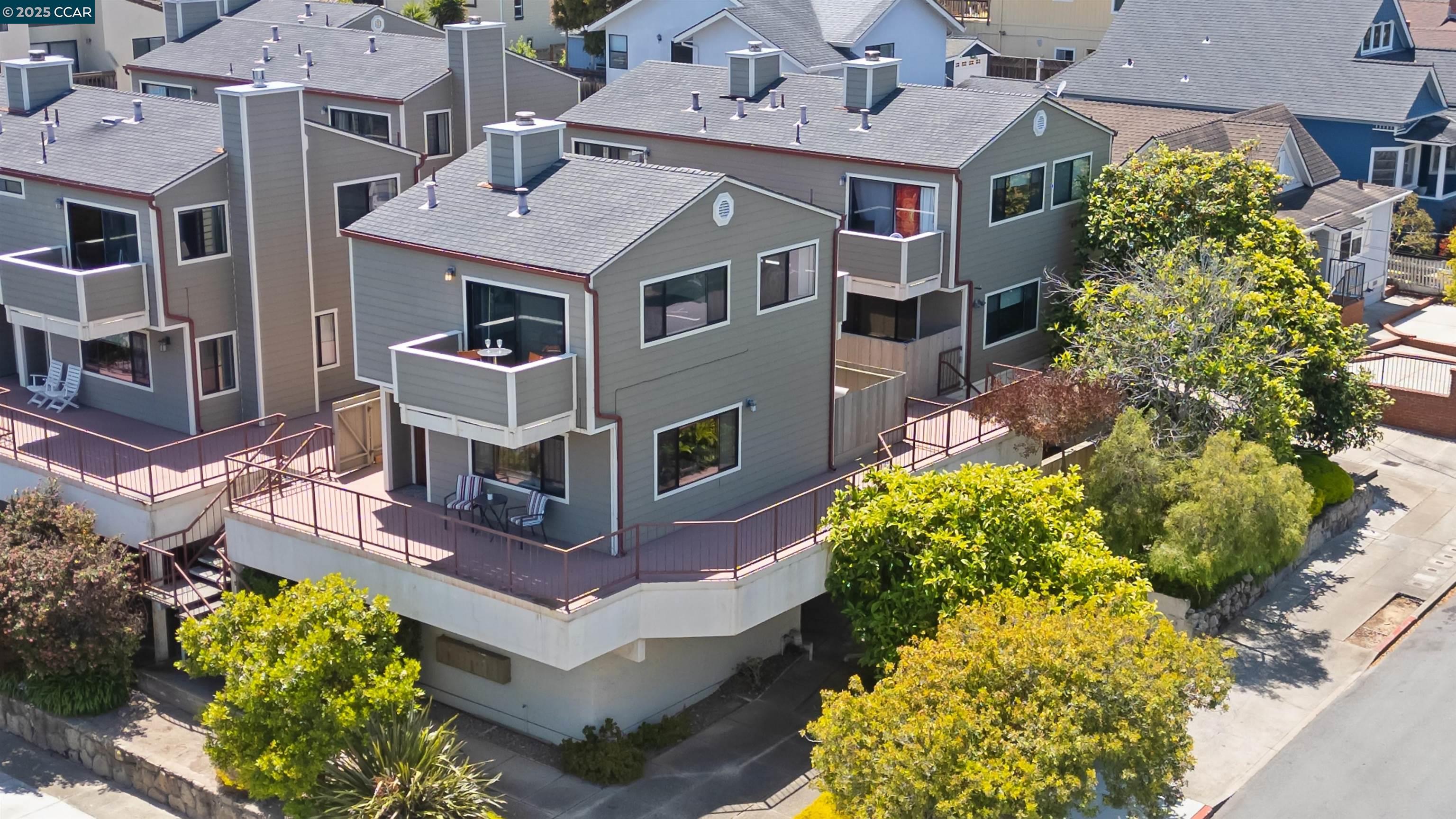 Detail Gallery Image 3 of 27 For 402 Watson #5,  Monterey,  CA 92940 - 2 Beds | 2 Baths