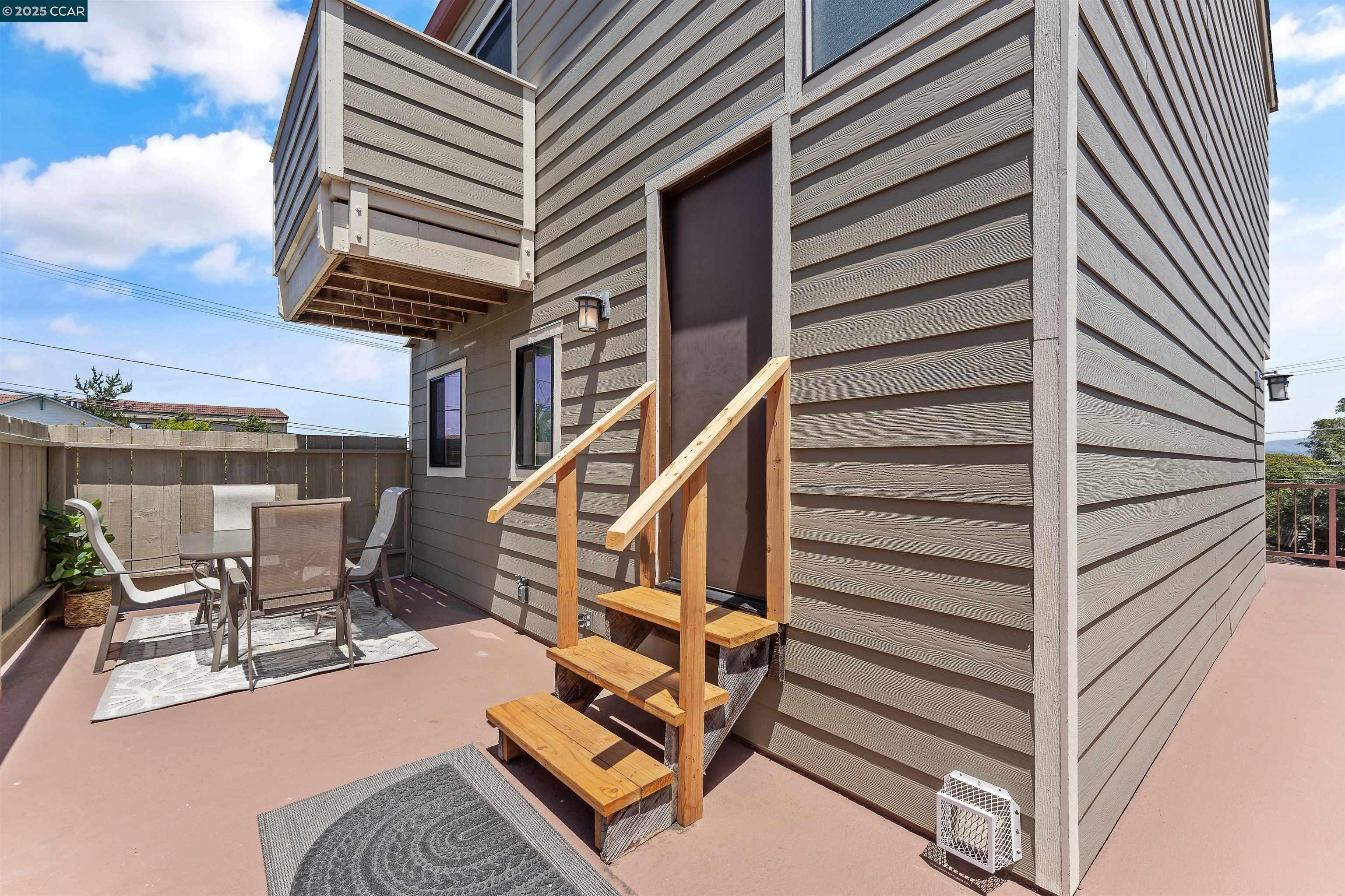 Detail Gallery Image 24 of 27 For 402 Watson #5,  Monterey,  CA 92940 - 2 Beds | 2 Baths
