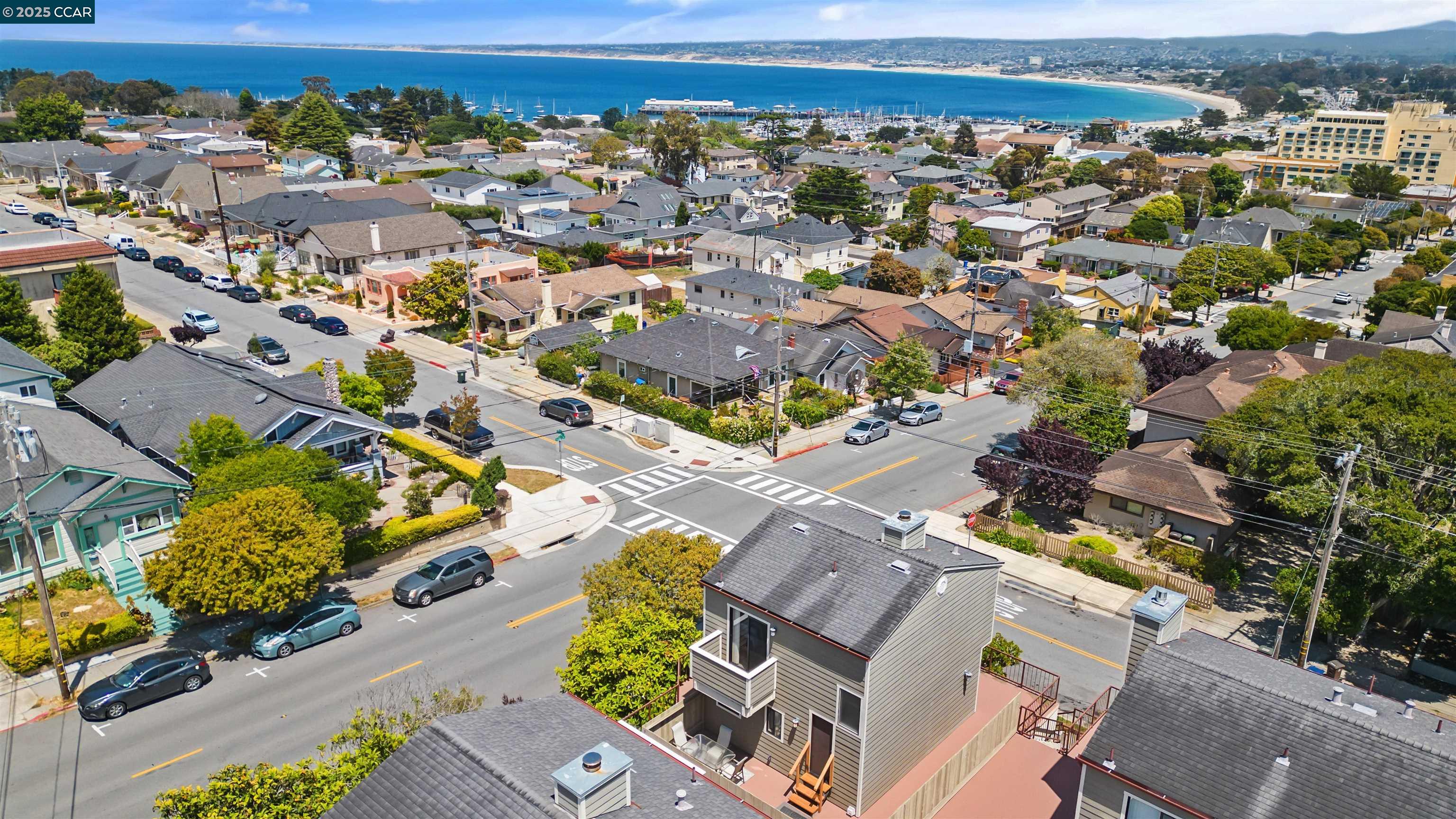 Detail Gallery Image 4 of 27 For 402 Watson #5,  Monterey,  CA 92940 - 2 Beds | 2 Baths