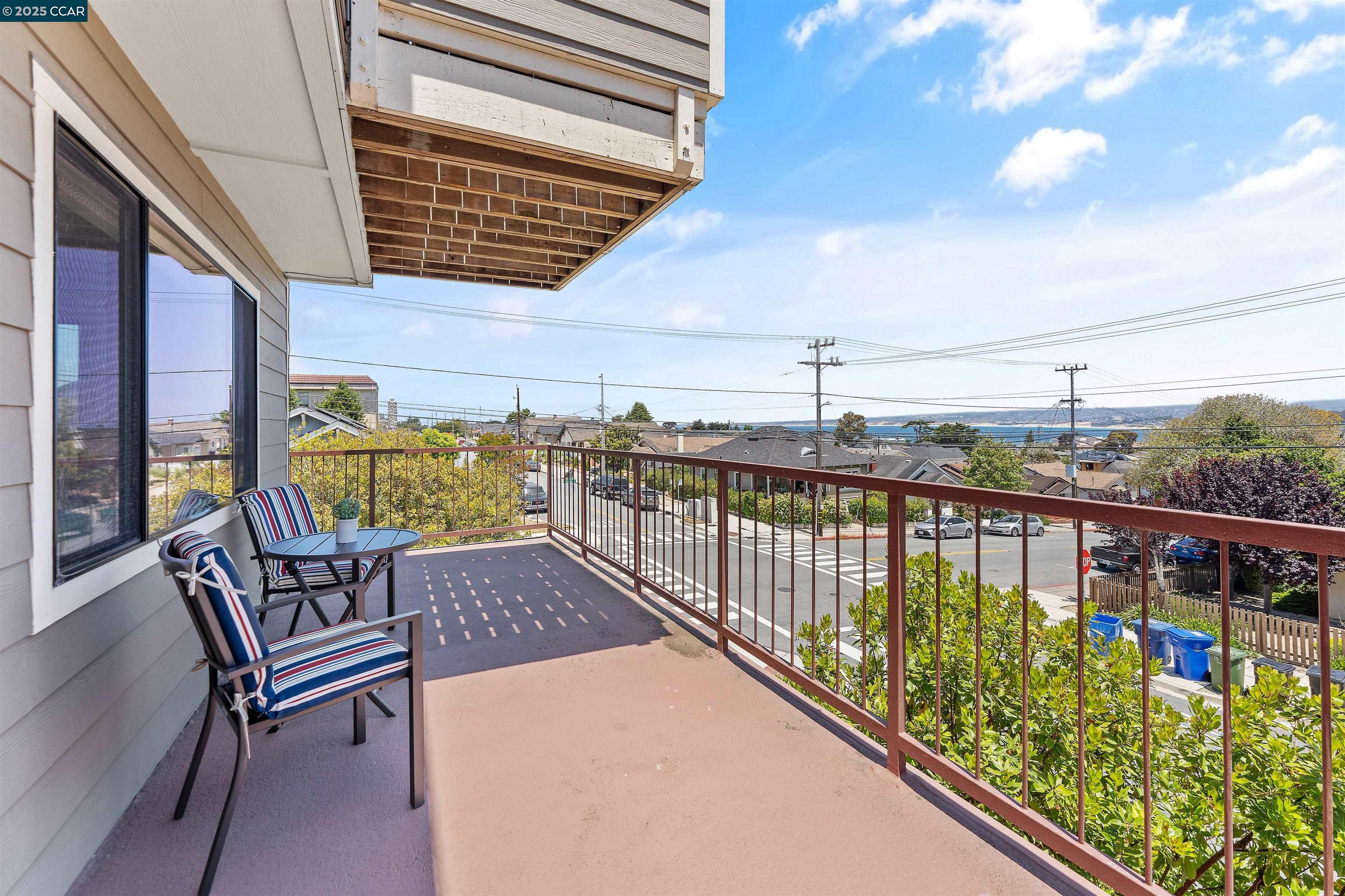 Detail Gallery Image 7 of 27 For 402 Watson #5,  Monterey,  CA 92940 - 2 Beds | 2 Baths