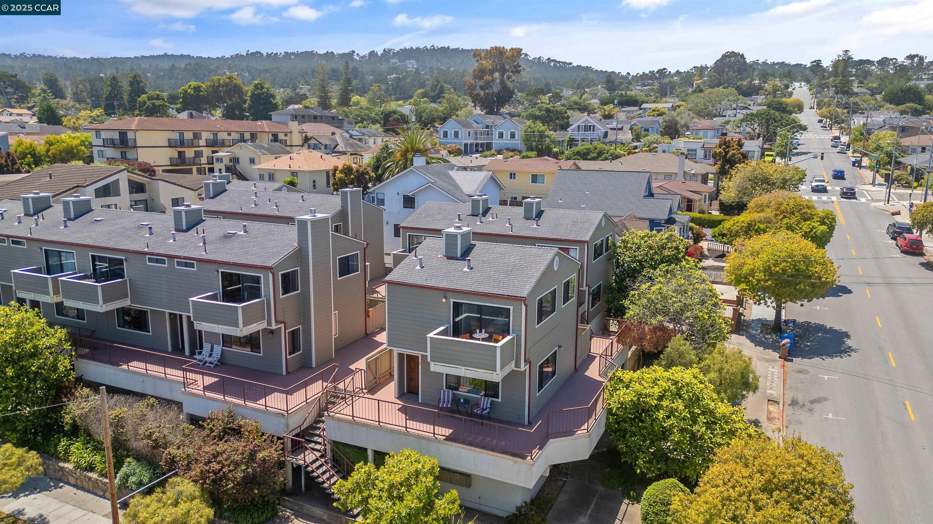 Detail Gallery Image 9 of 27 For 402 Watson #5,  Monterey,  CA 92940 - 2 Beds | 2 Baths