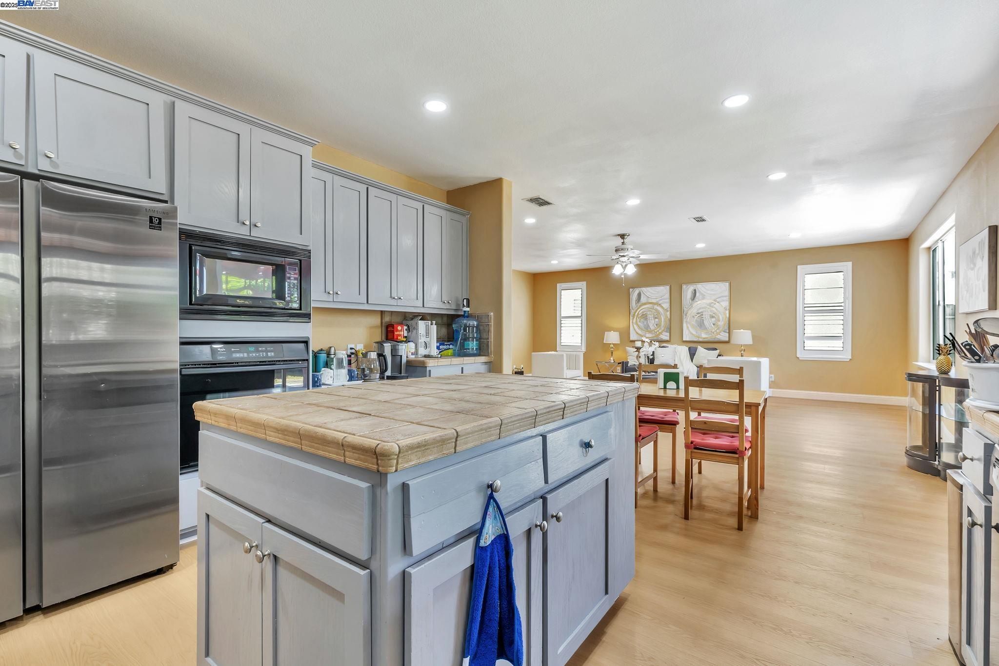 Detail Gallery Image 11 of 49 For 3021 Collingham Ct, Modesto,  CA 95355 - 5 Beds | 3 Baths