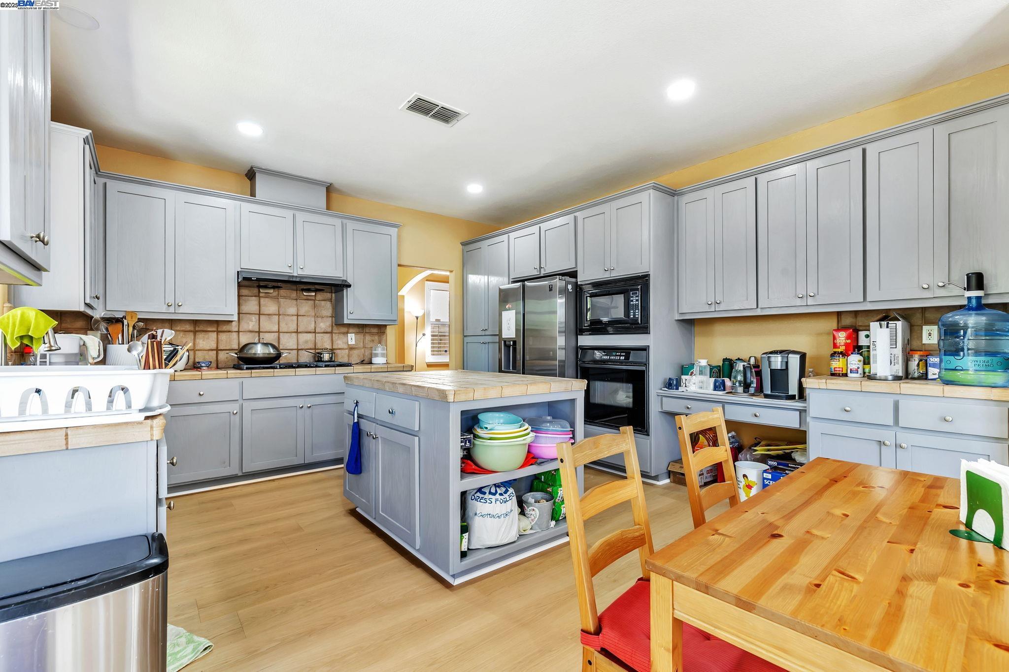 Detail Gallery Image 12 of 49 For 3021 Collingham Ct, Modesto,  CA 95355 - 5 Beds | 3 Baths