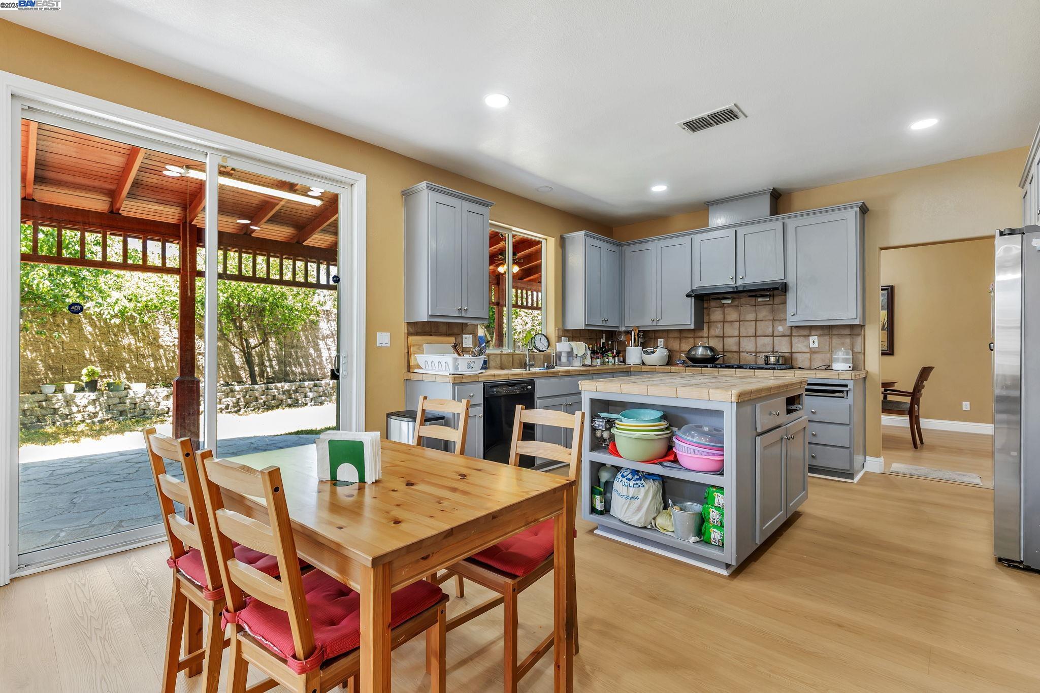 Detail Gallery Image 13 of 49 For 3021 Collingham Ct, Modesto,  CA 95355 - 5 Beds | 3 Baths