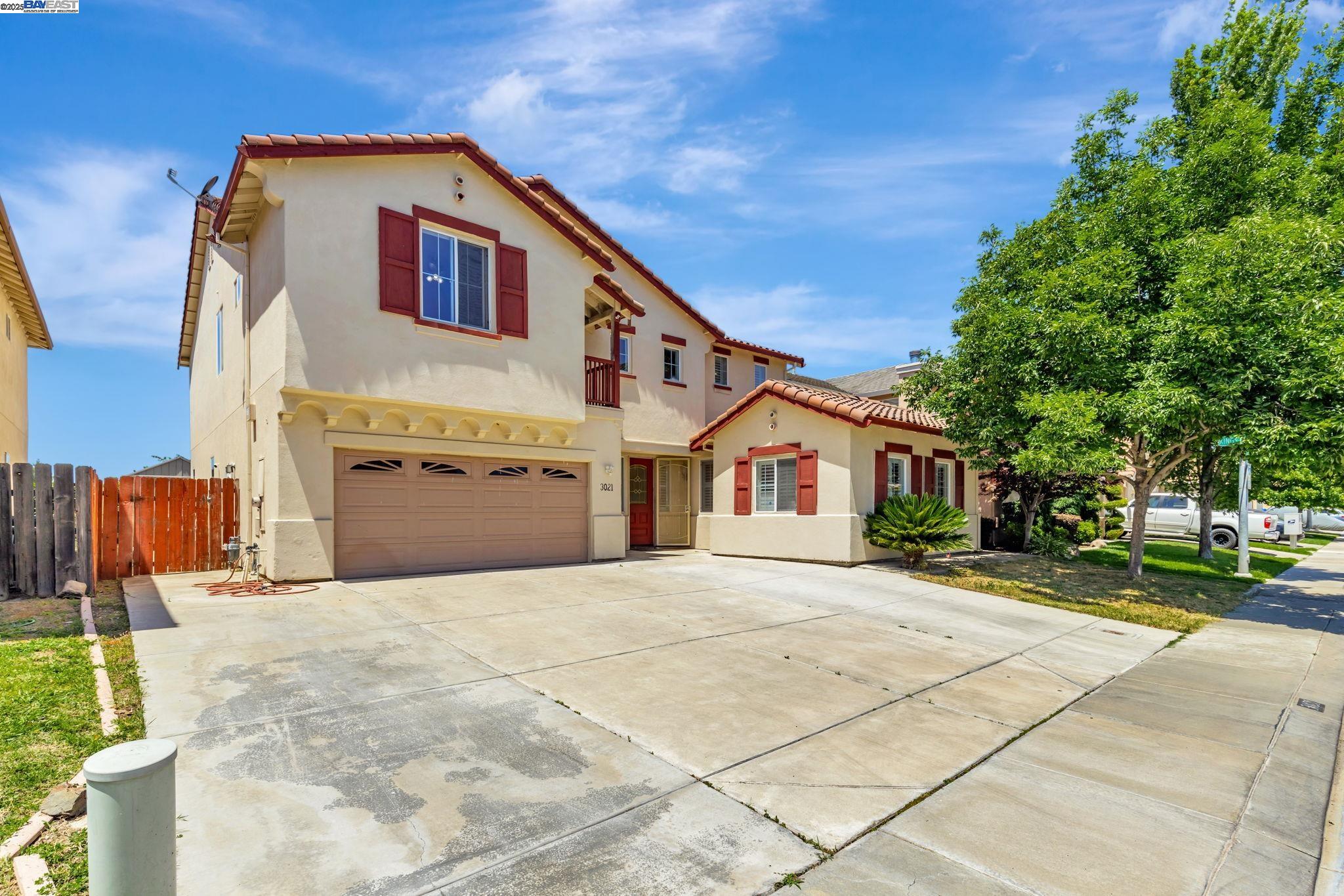 Detail Gallery Image 2 of 49 For 3021 Collingham Ct, Modesto,  CA 95355 - 5 Beds | 3 Baths